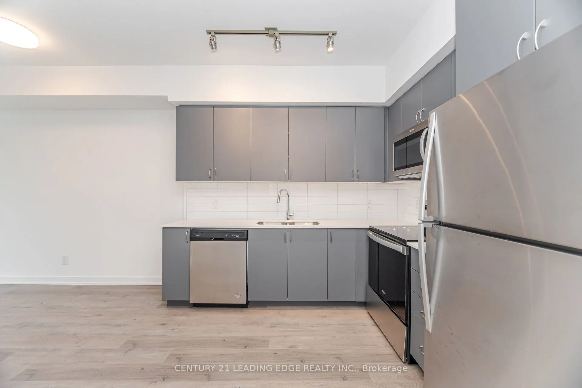 56 Lakeside Terrace, #613