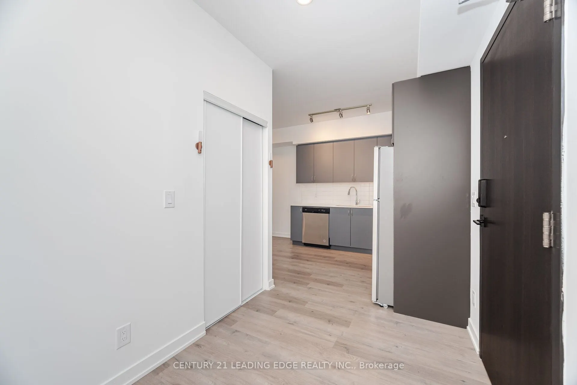 56 Lakeside Terrace, #613