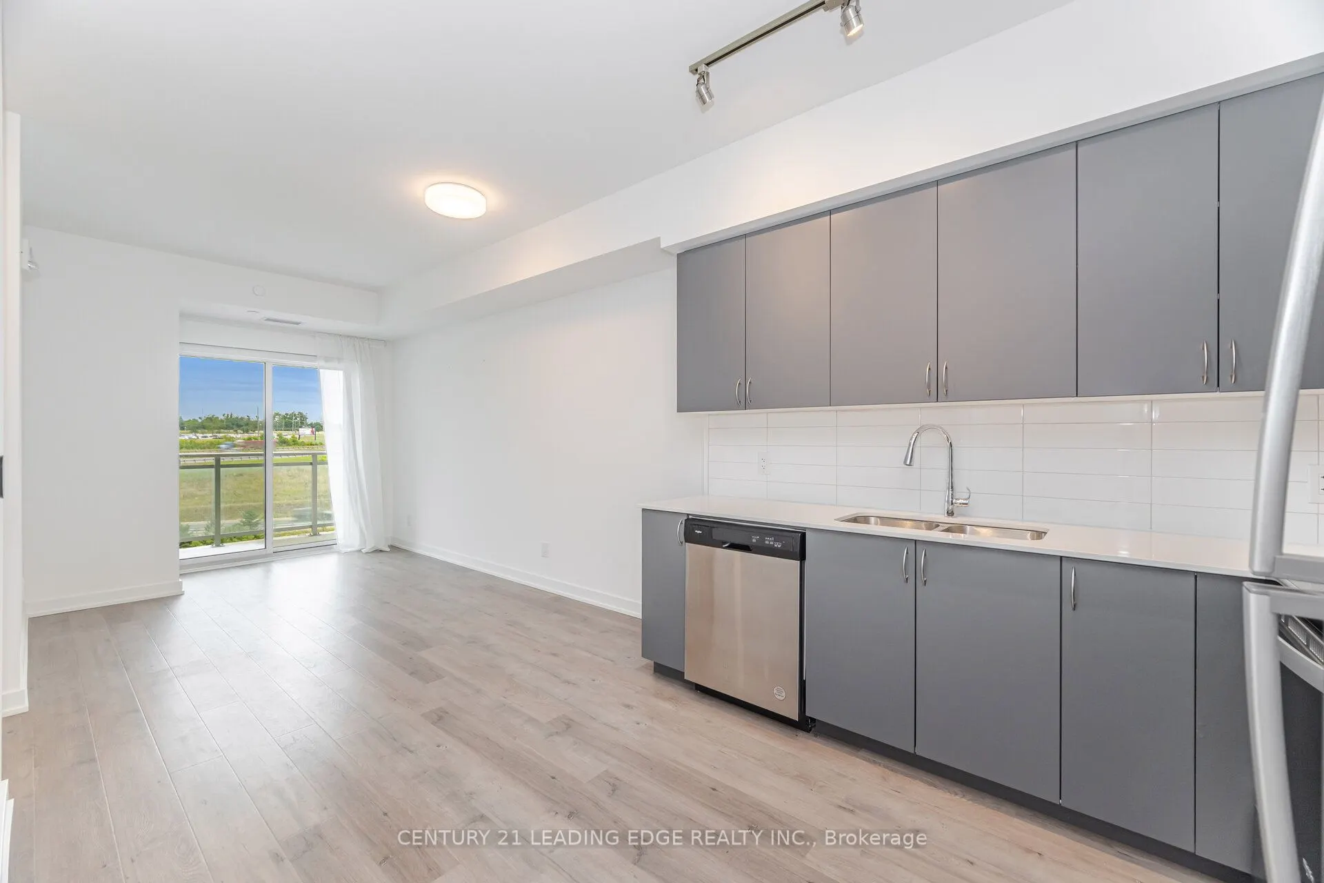56 Lakeside Terrace, #613