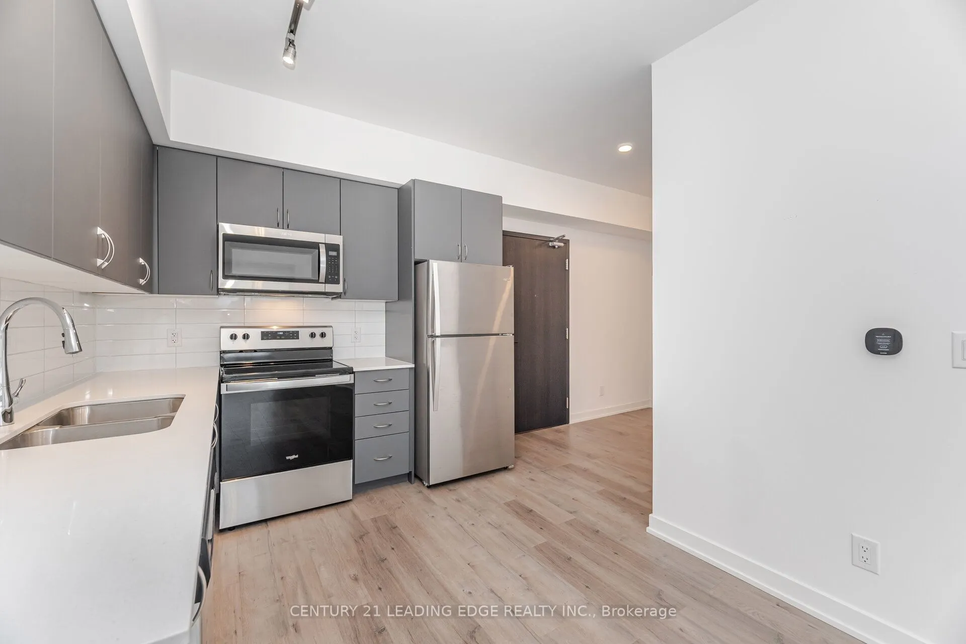 56 Lakeside Terrace, #613