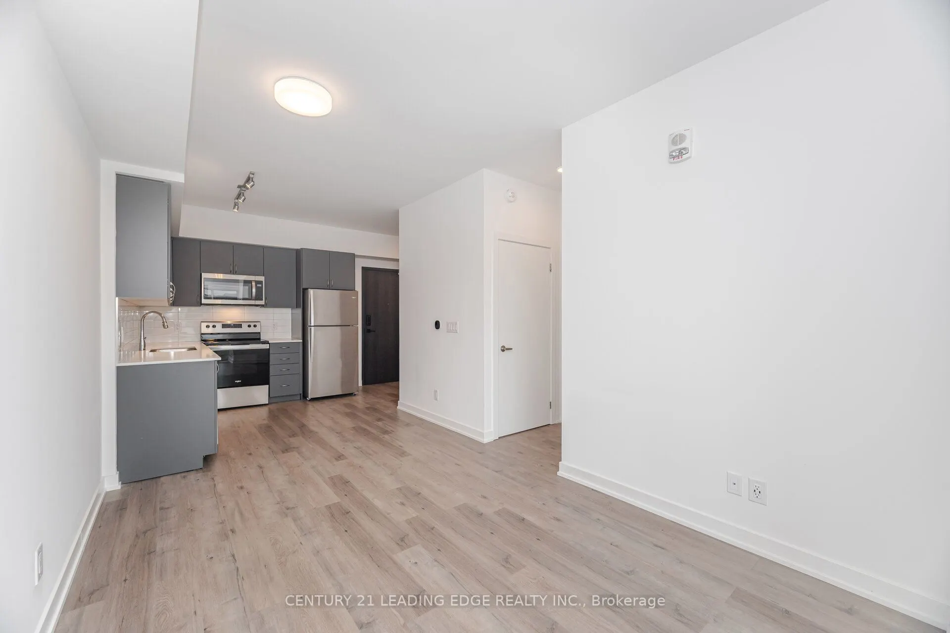 56 Lakeside Terrace, #613