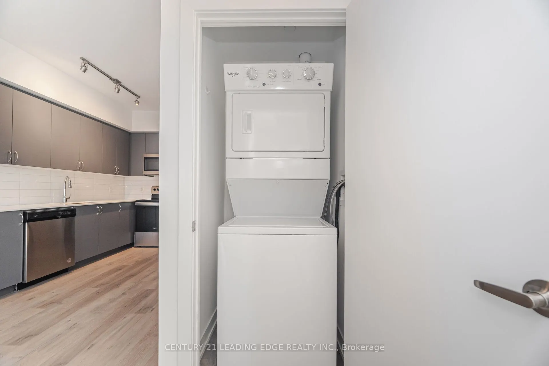 56 Lakeside Terrace, #613