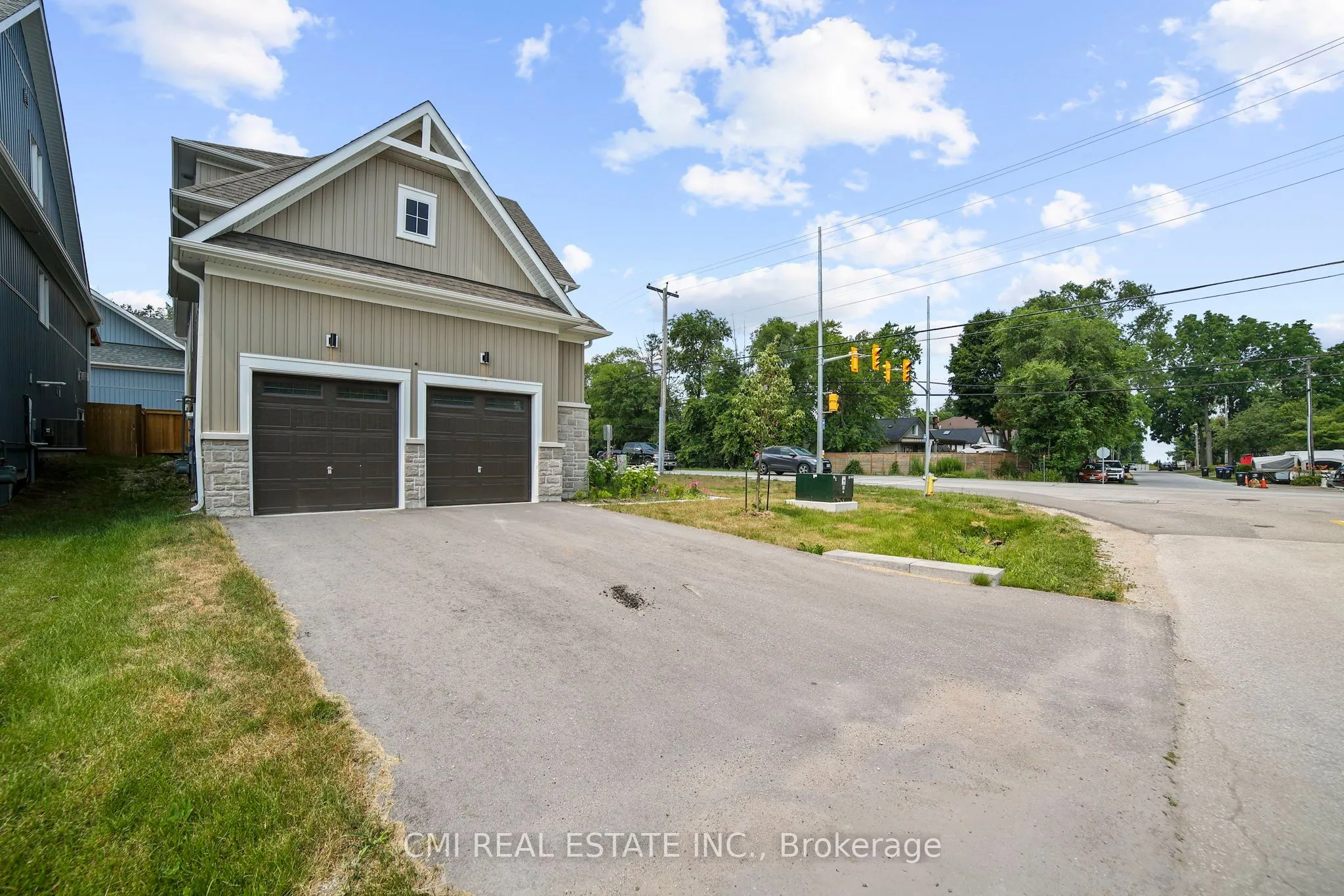 3205 Mosley Street