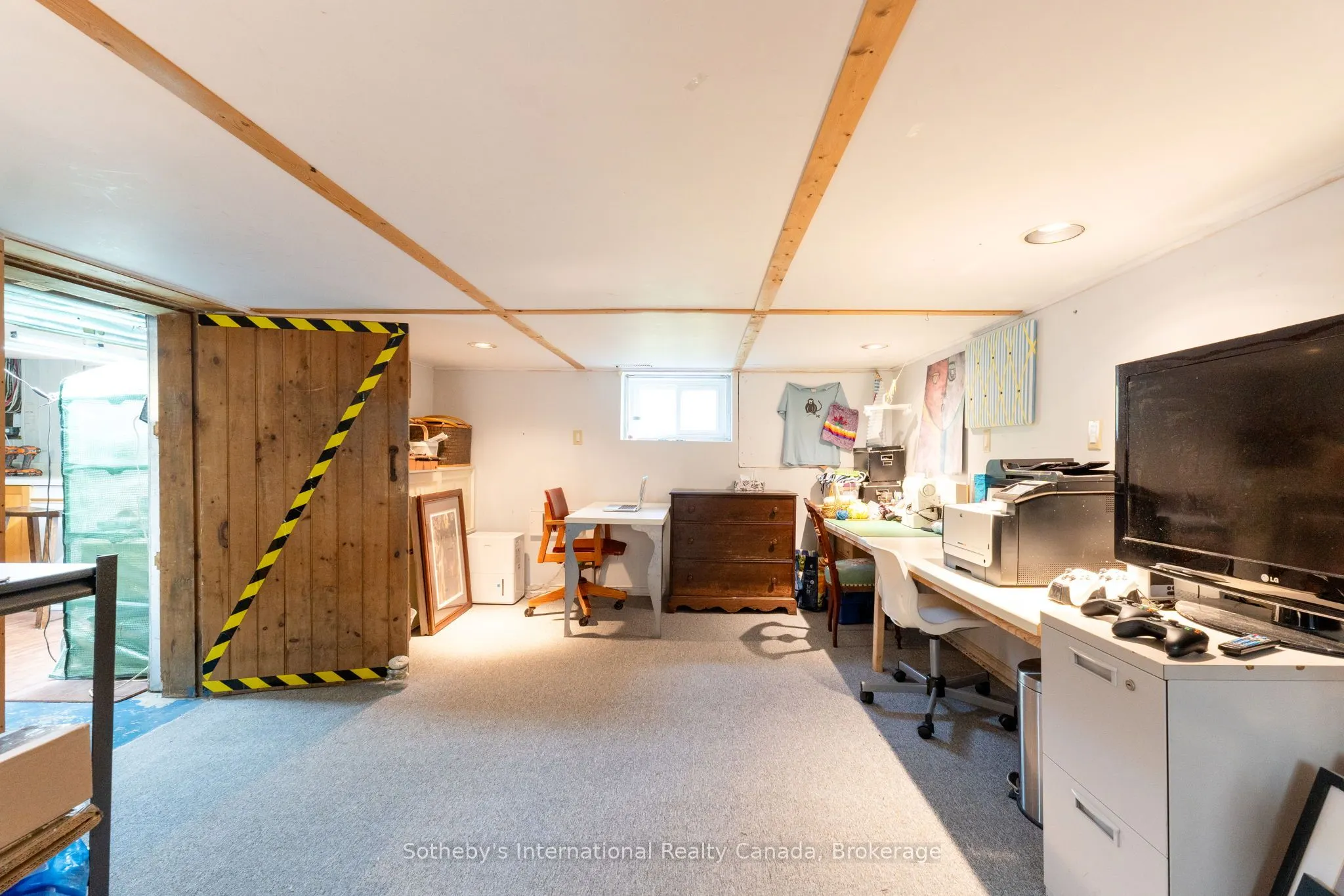 12 Elizabeth Street W