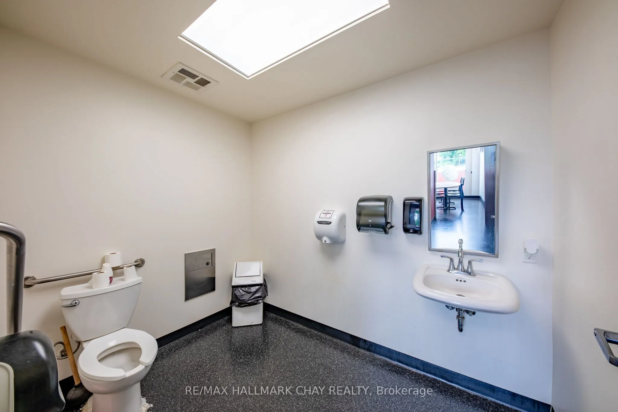 845 King W, #6