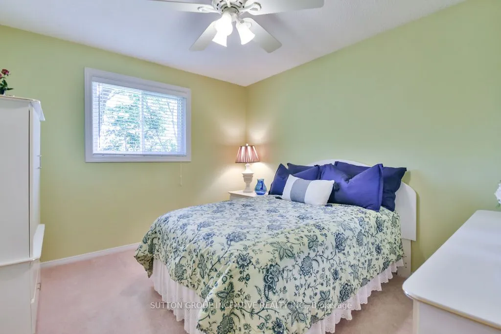 17 Kenny Crescent