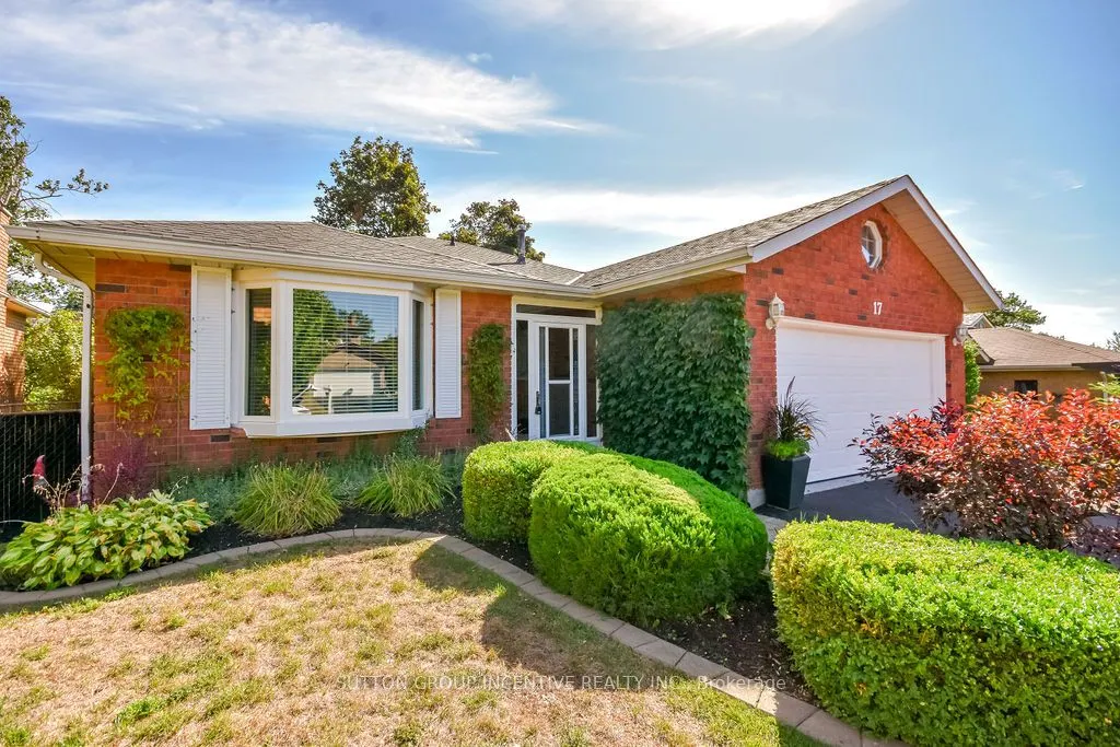 17 Kenny Crescent