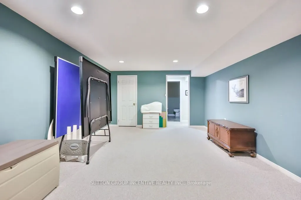 17 Kenny Crescent