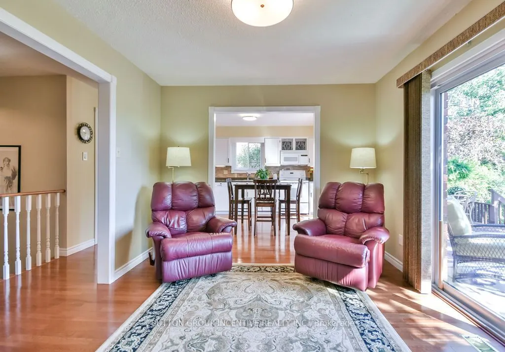 17 Kenny Crescent