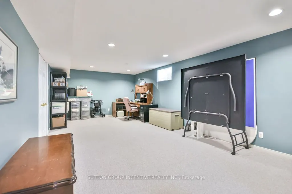 17 Kenny Crescent
