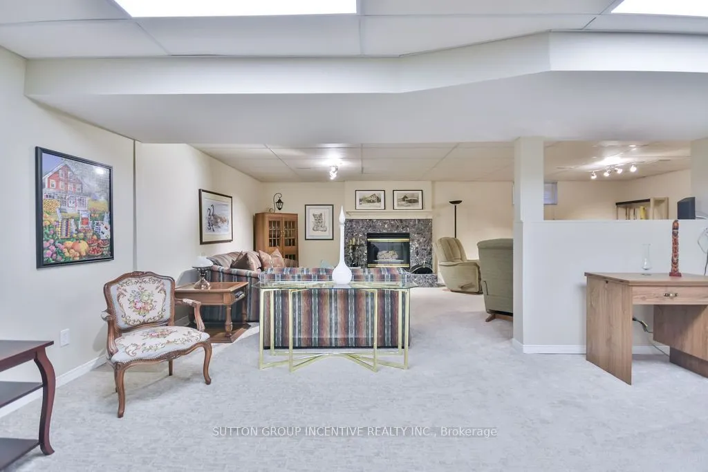 17 Kenny Crescent