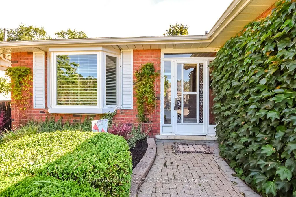 17 Kenny Crescent