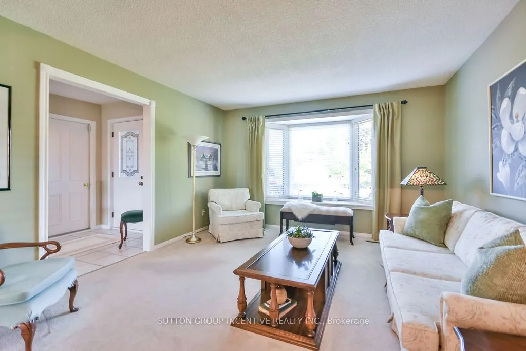 17 Kenny Crescent