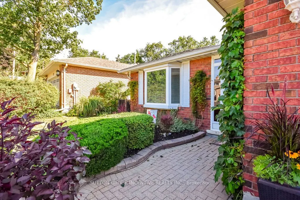17 Kenny Crescent