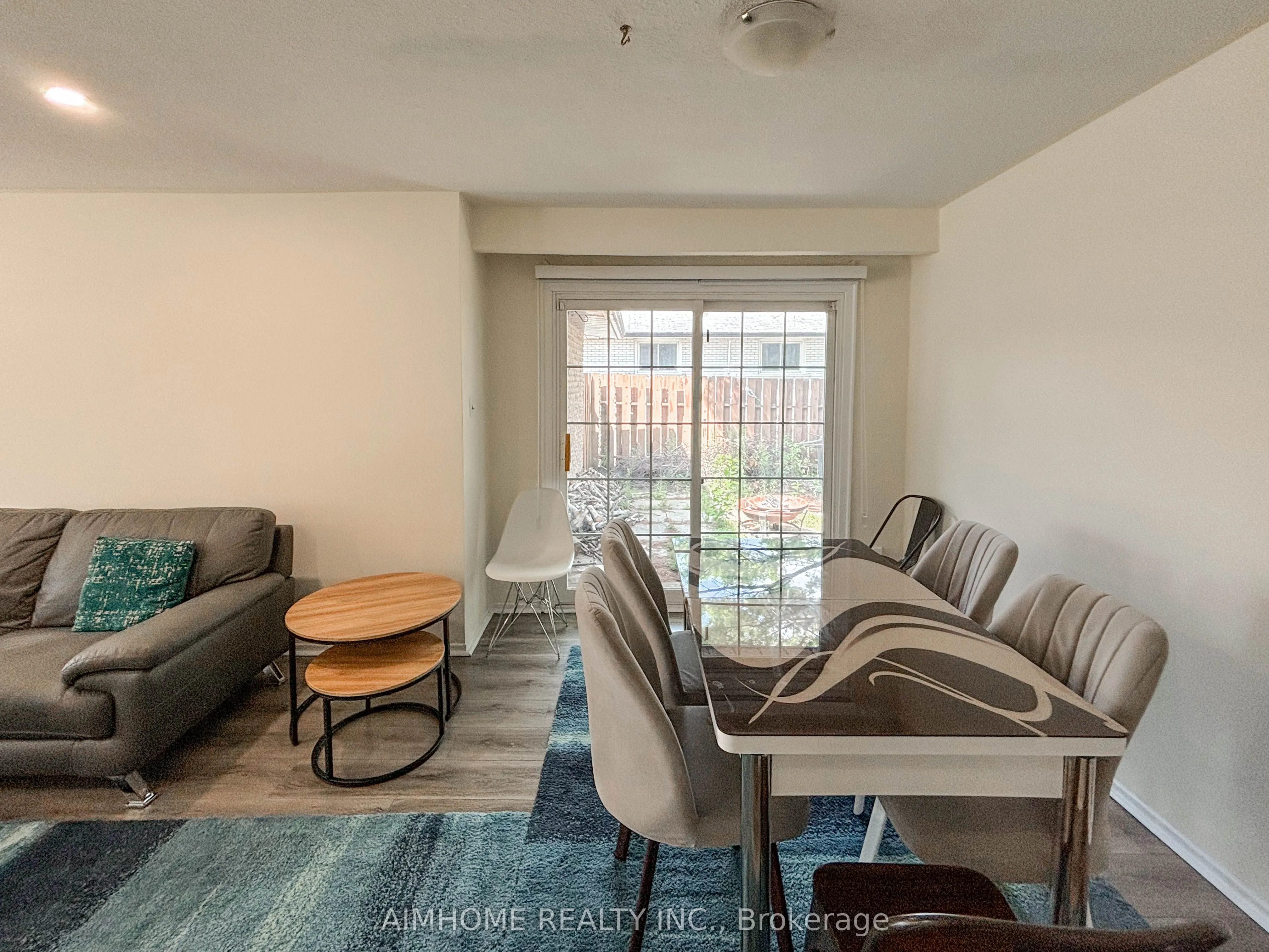 11 Redwood Court