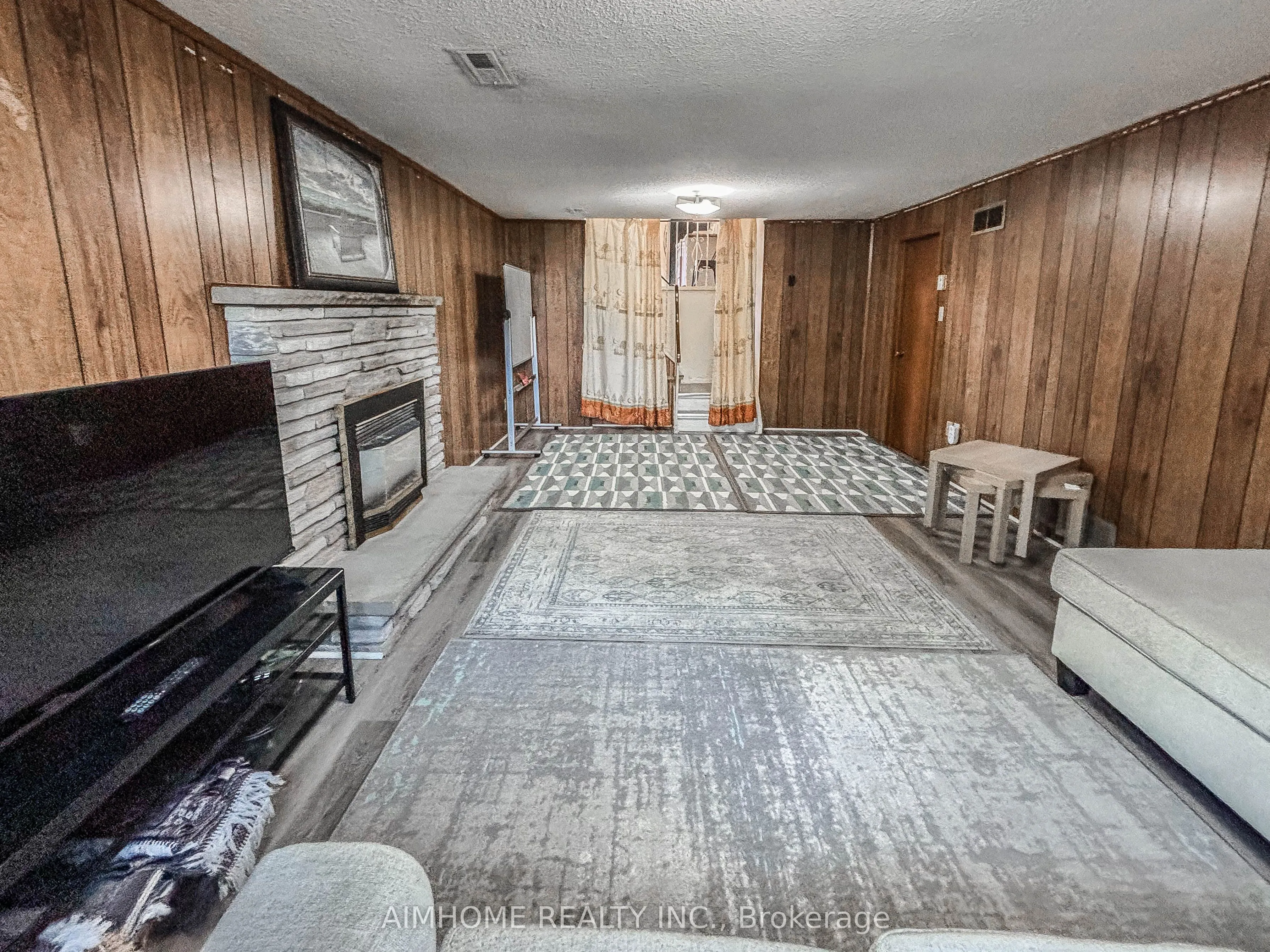 11 Redwood Court