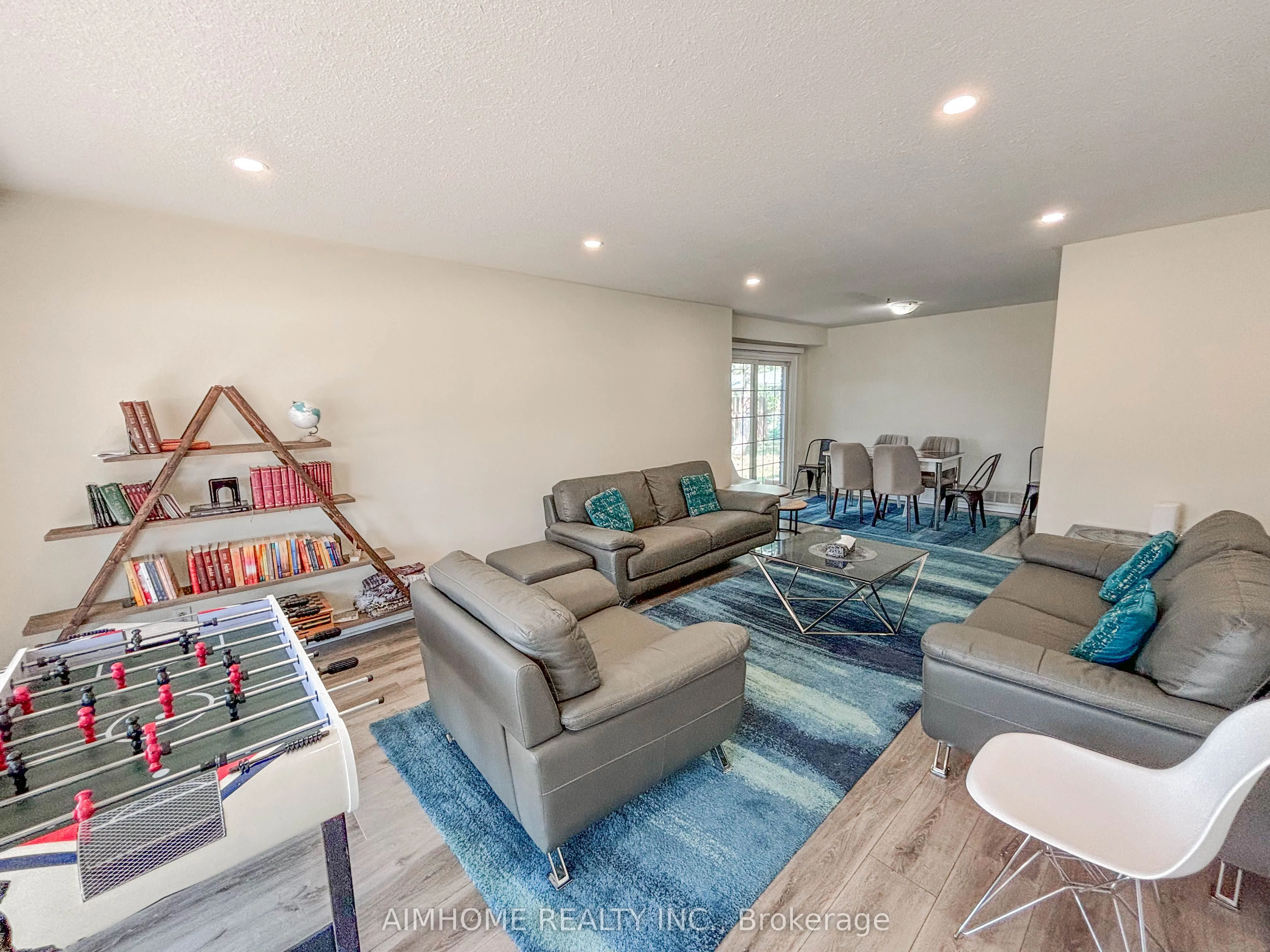 11 Redwood Court