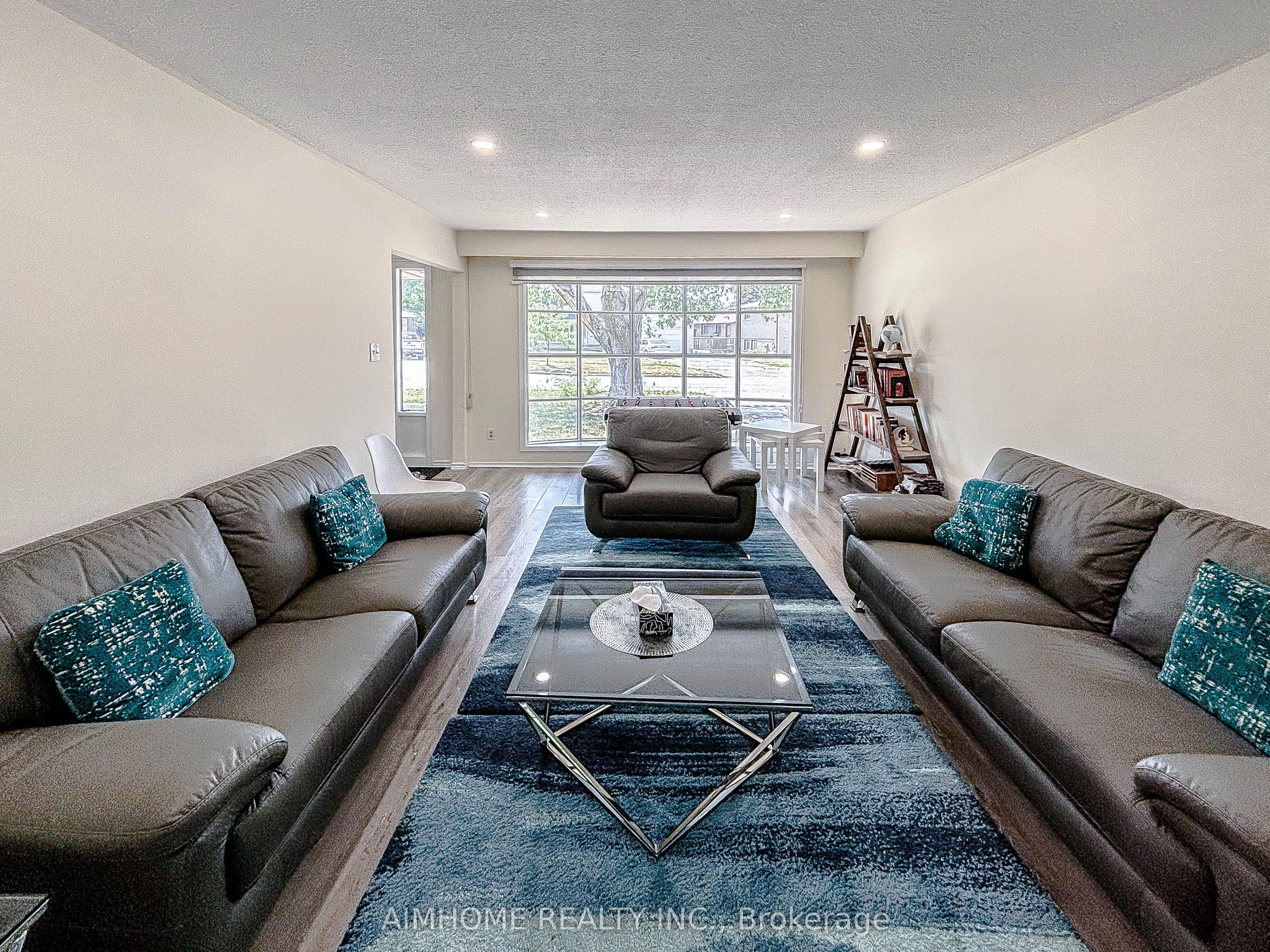 11 Redwood Court