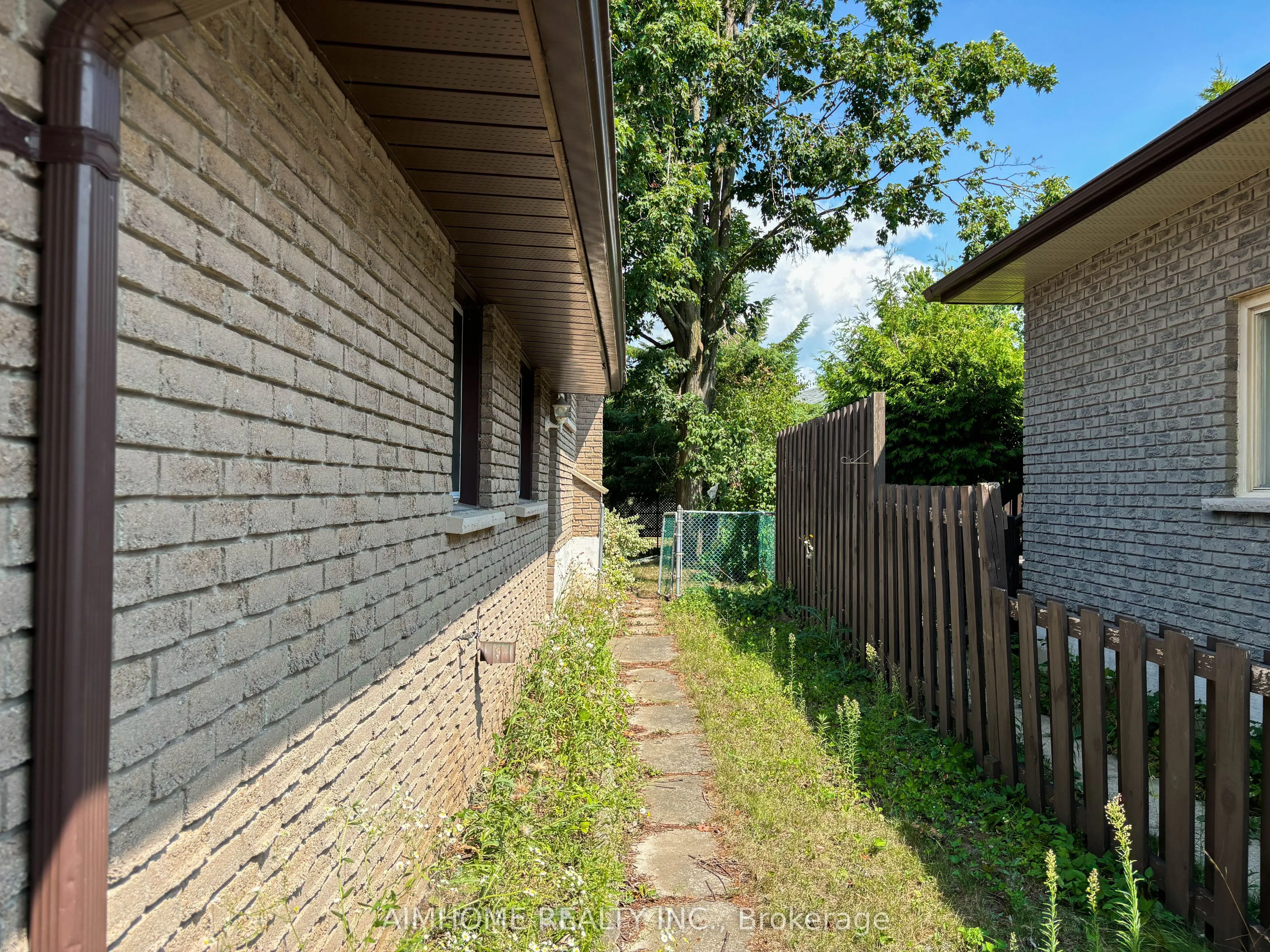 11 Redwood Court