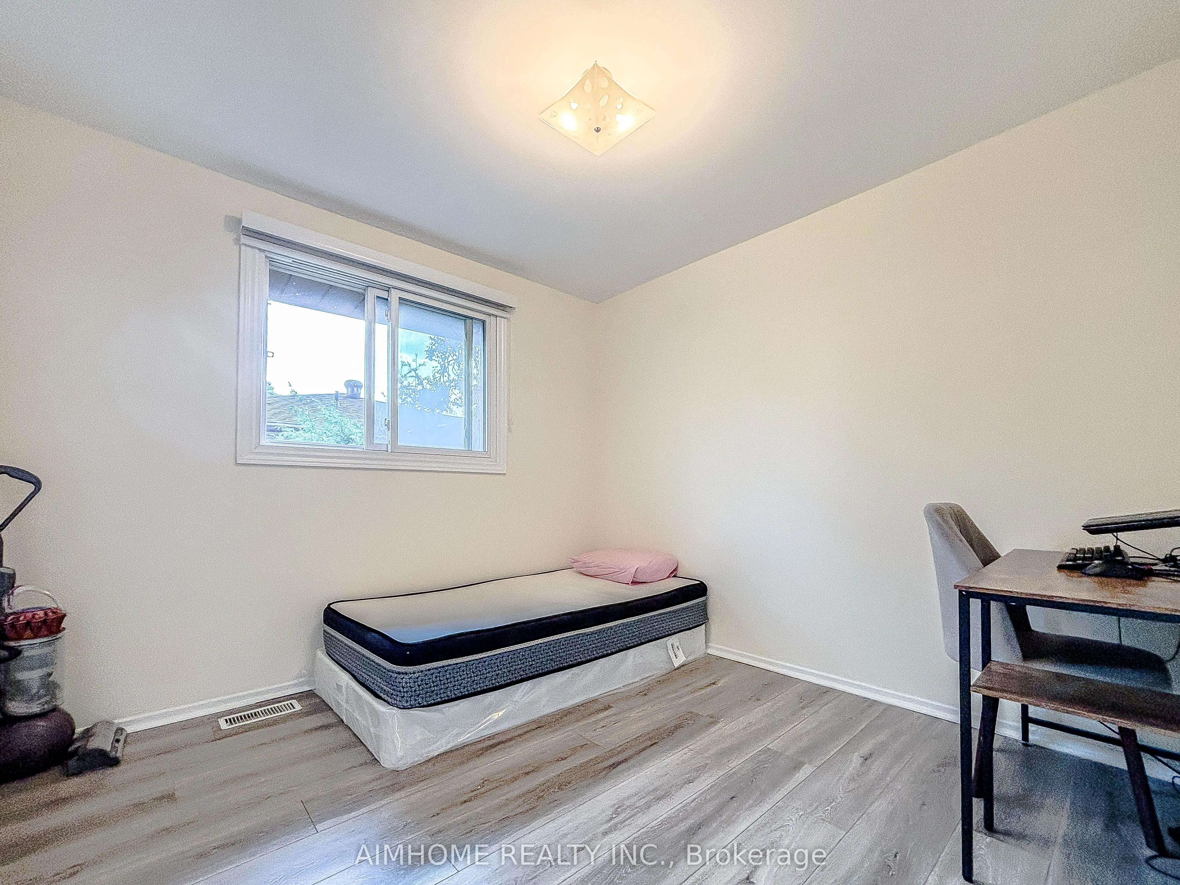 11 Redwood Court