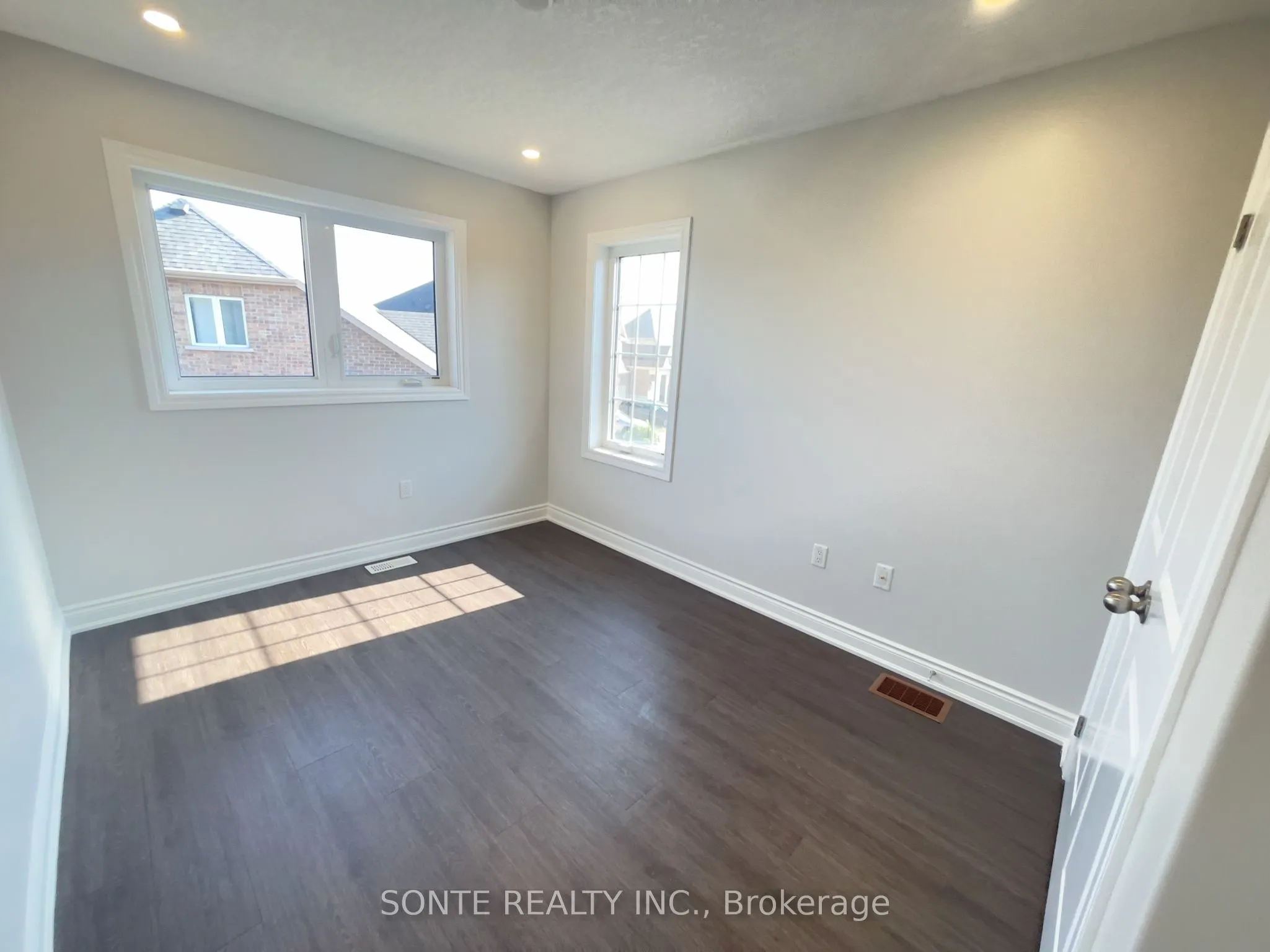 40 Megan Crescent, ##22