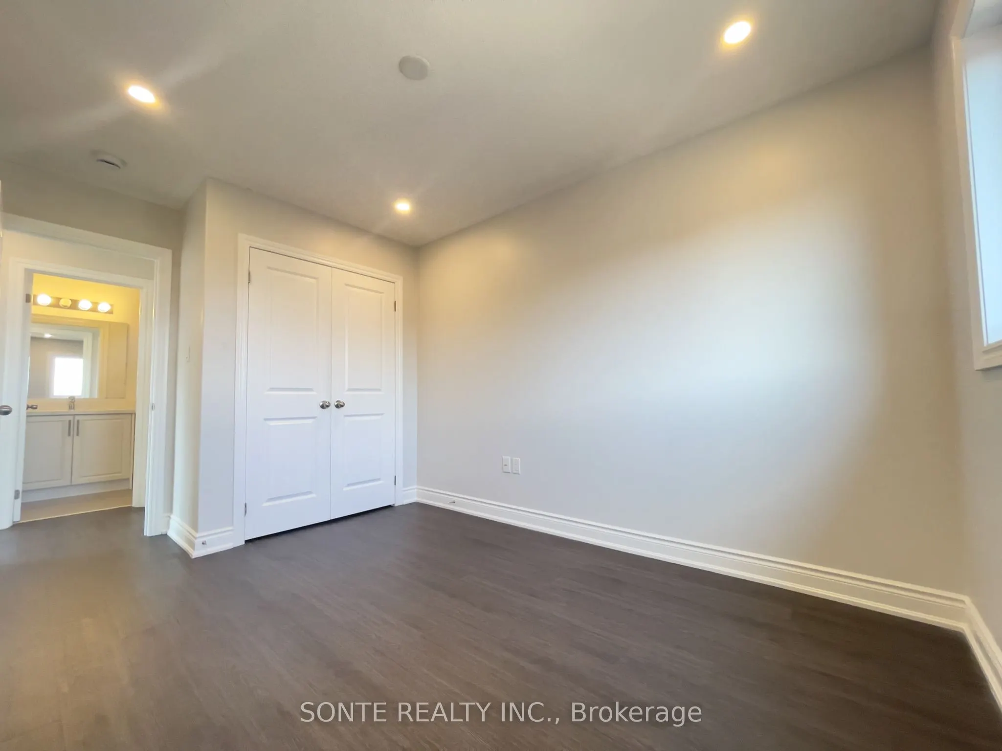 40 Megan Crescent, ##22