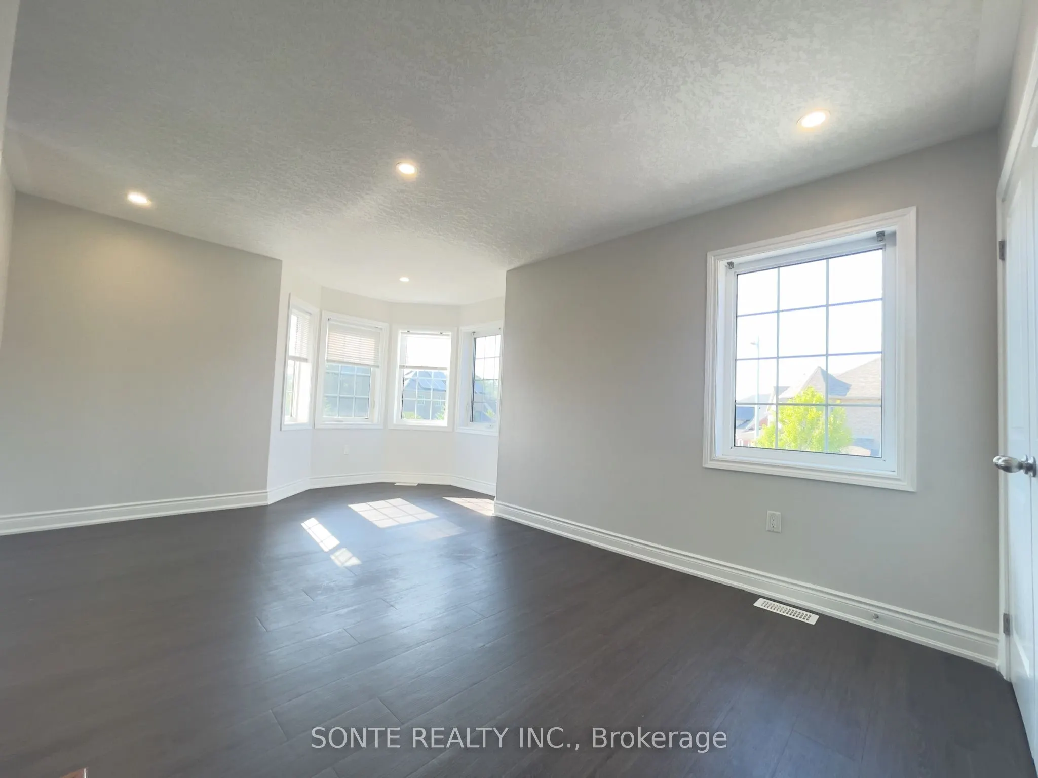 40 Megan Crescent, ##22
