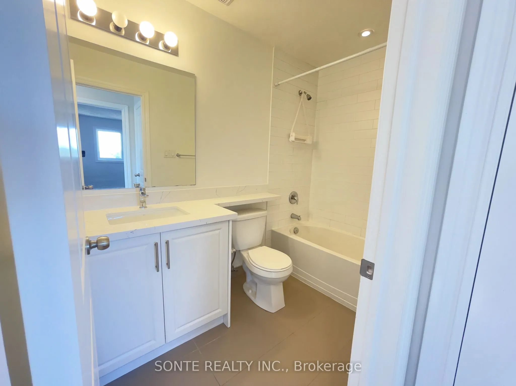 40 Megan Crescent, ##22