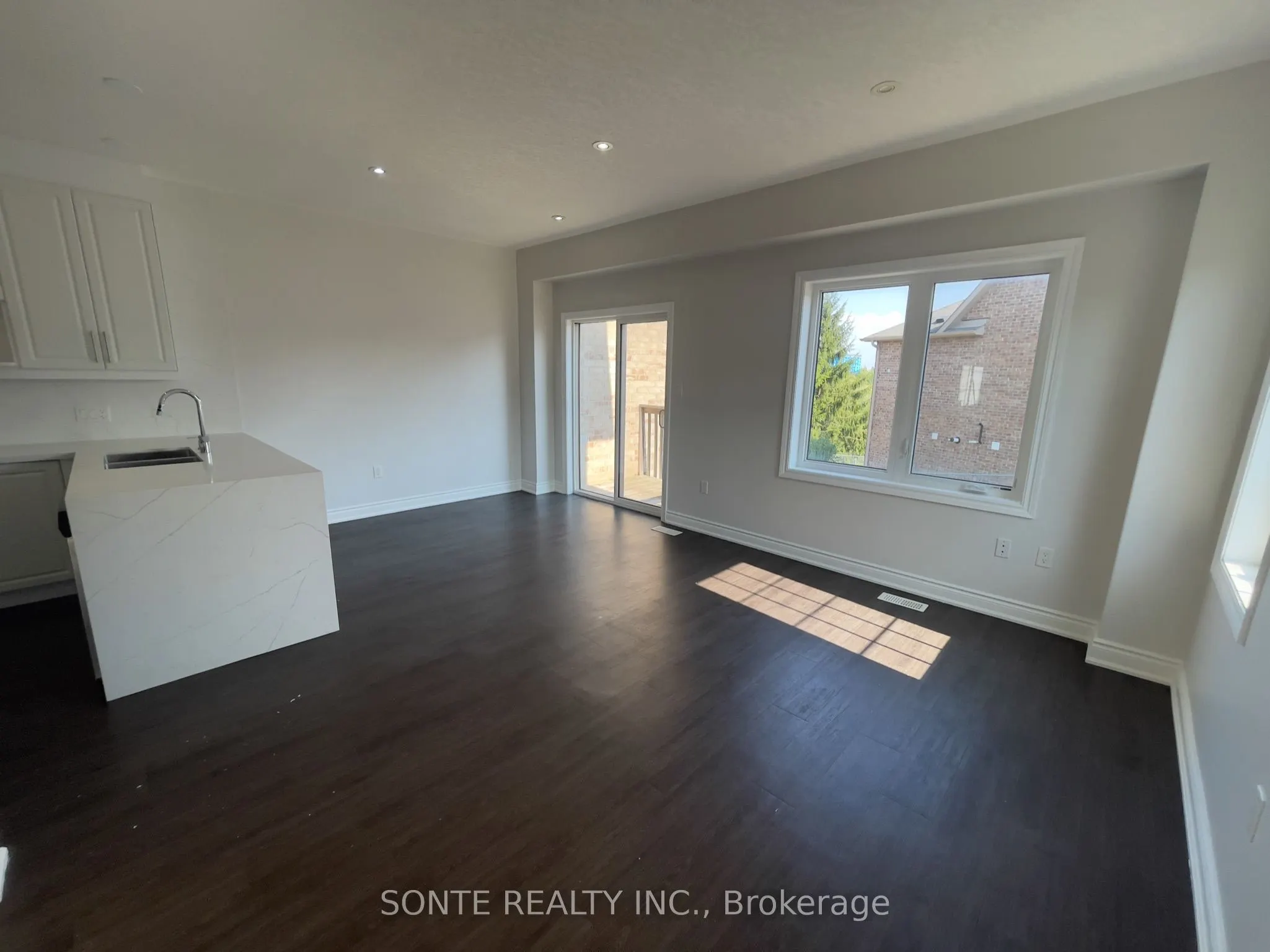 40 Megan Crescent, ##22