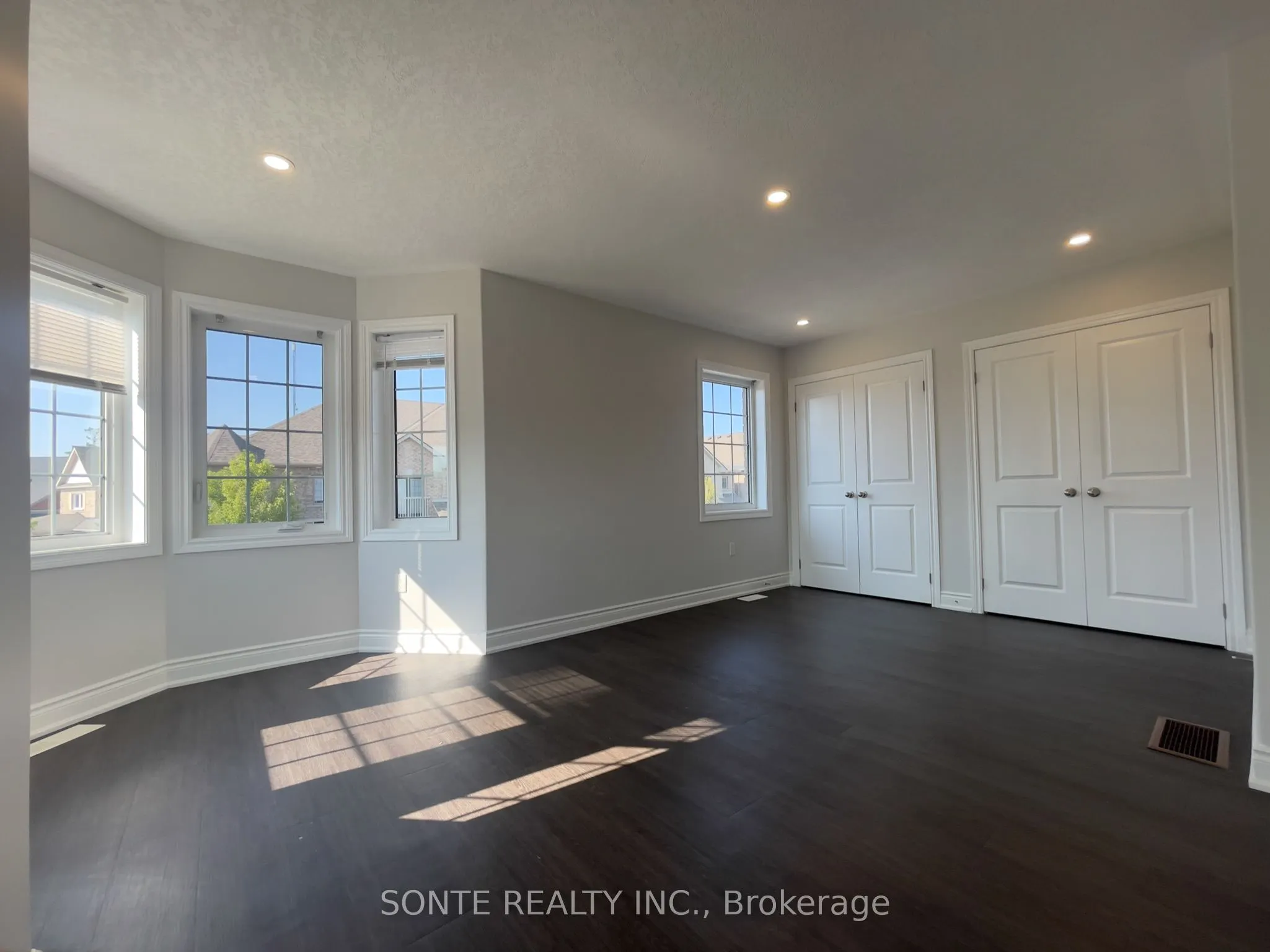 40 Megan Crescent, ##22