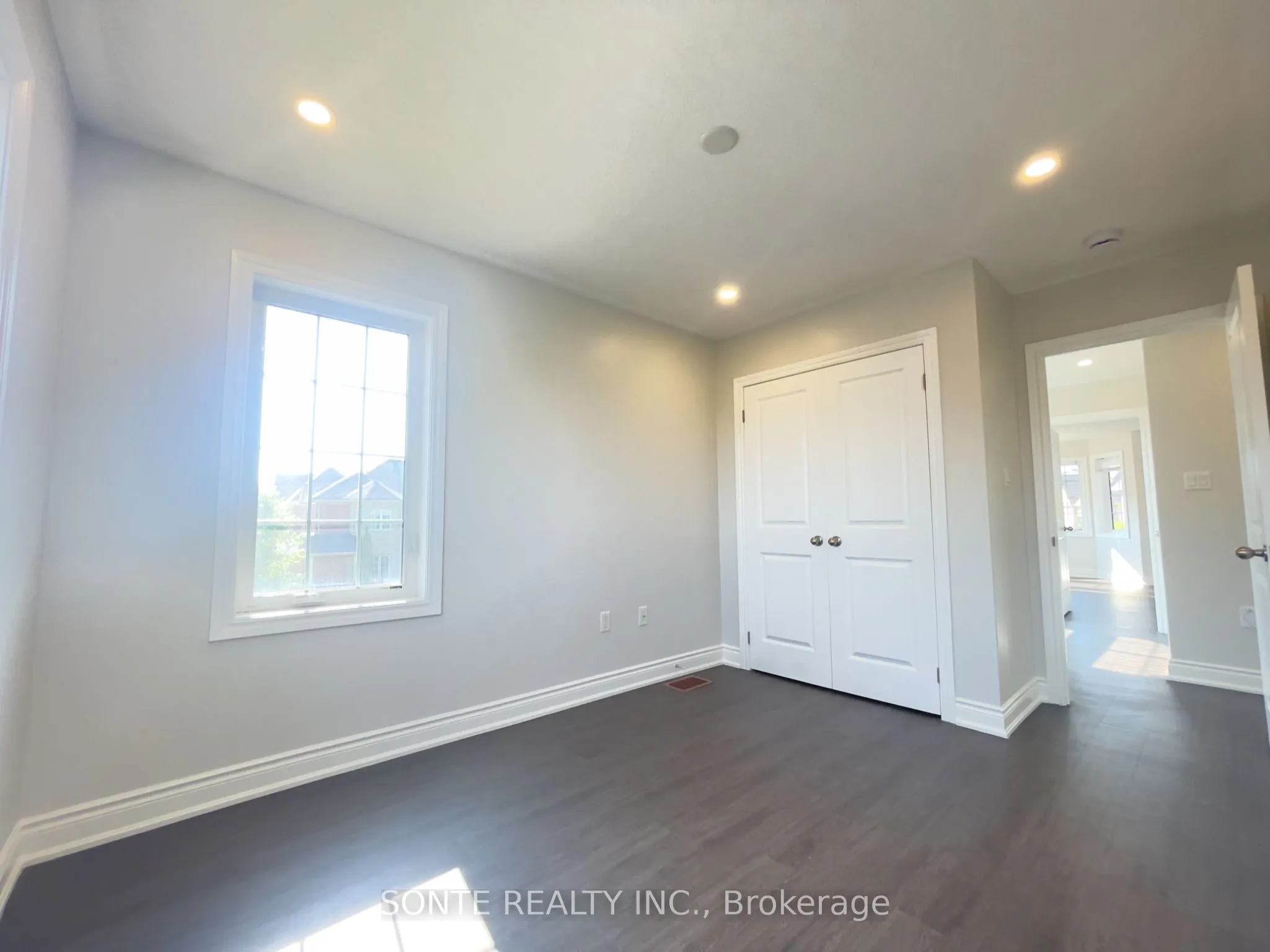40 Megan Crescent, ##22