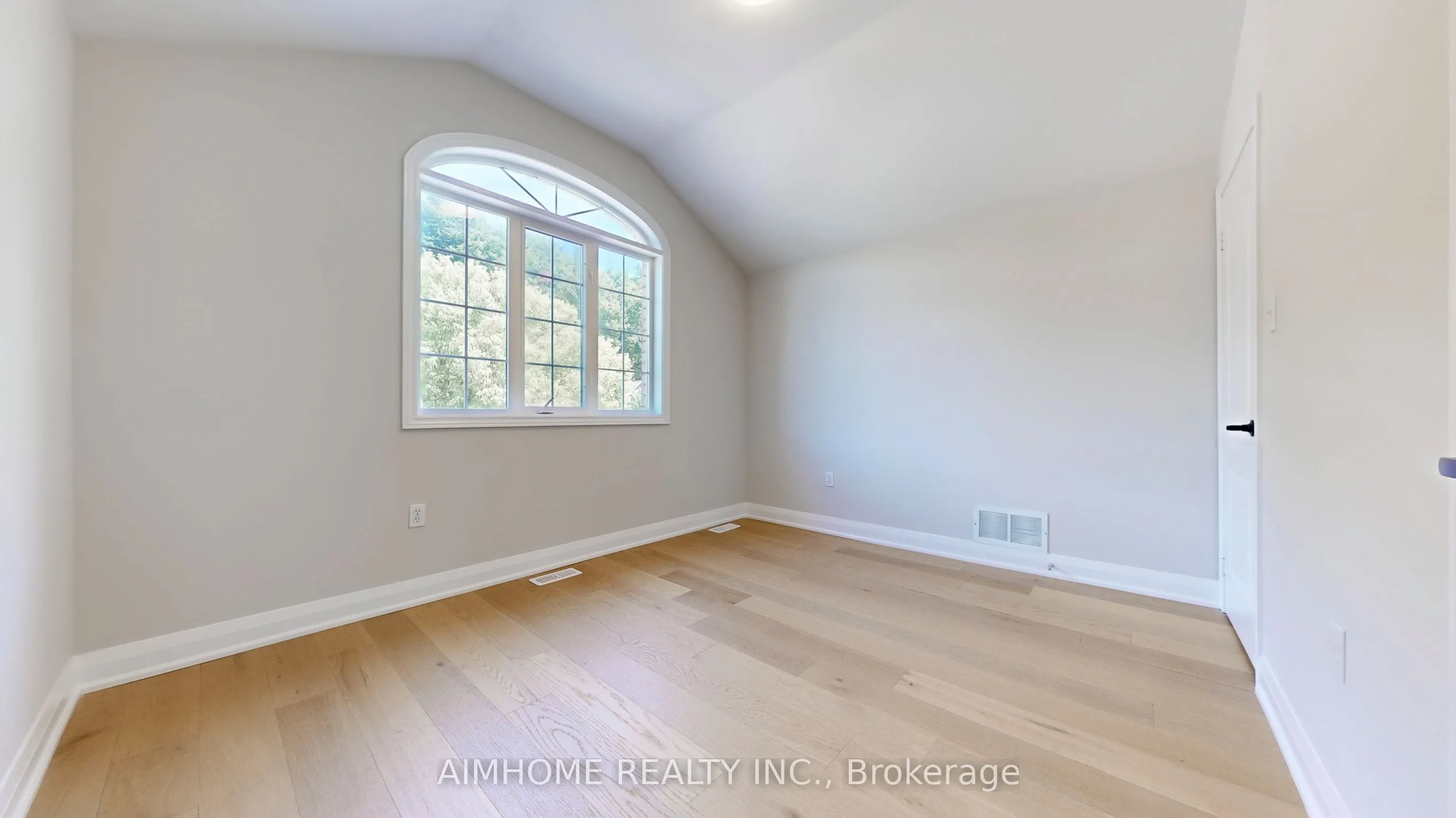 32 Bloom Crescent