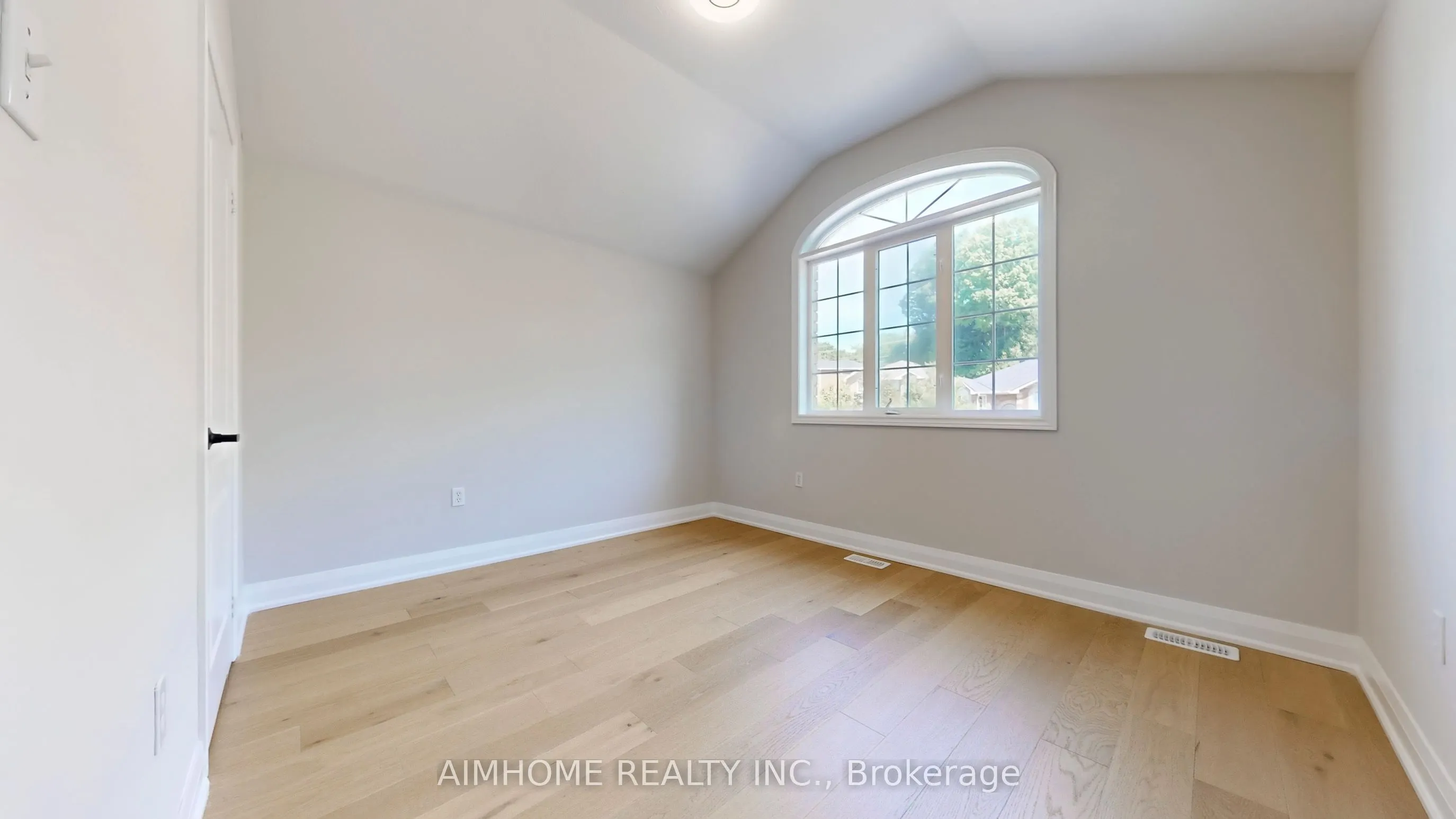 32 Bloom Crescent