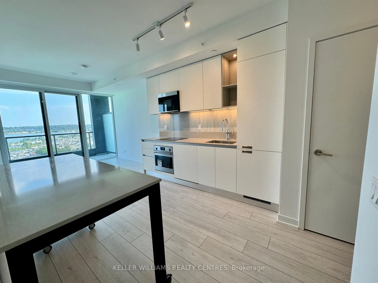 39 Mary Street, #909