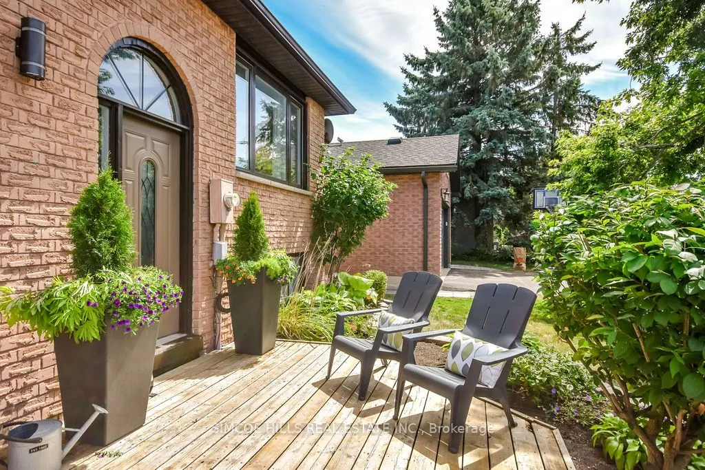40 Laurentian Lane