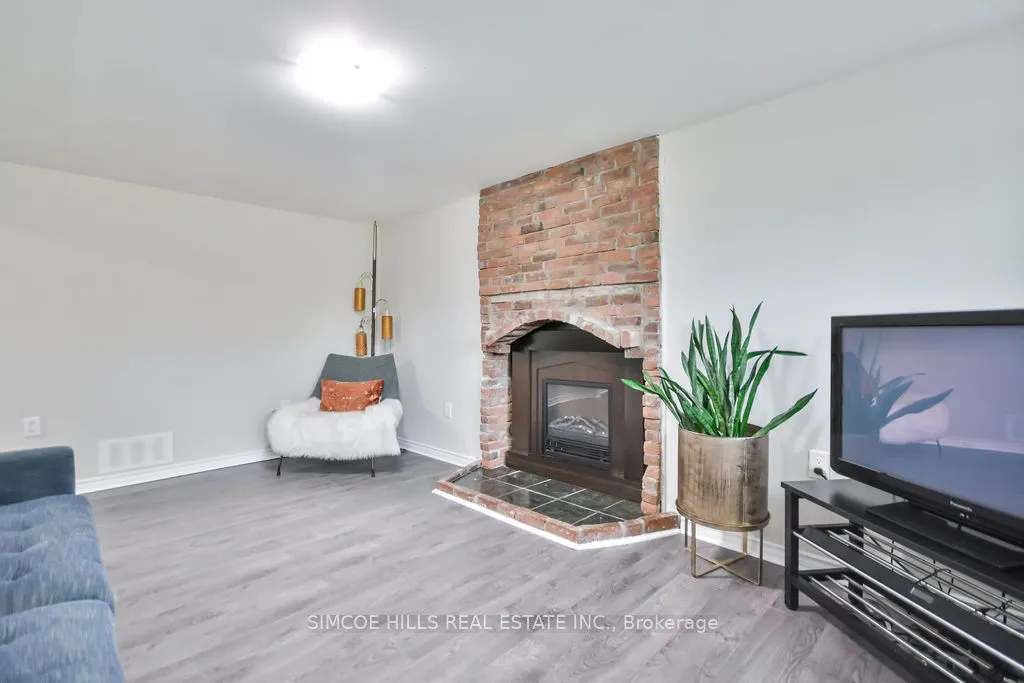 40 Laurentian Lane