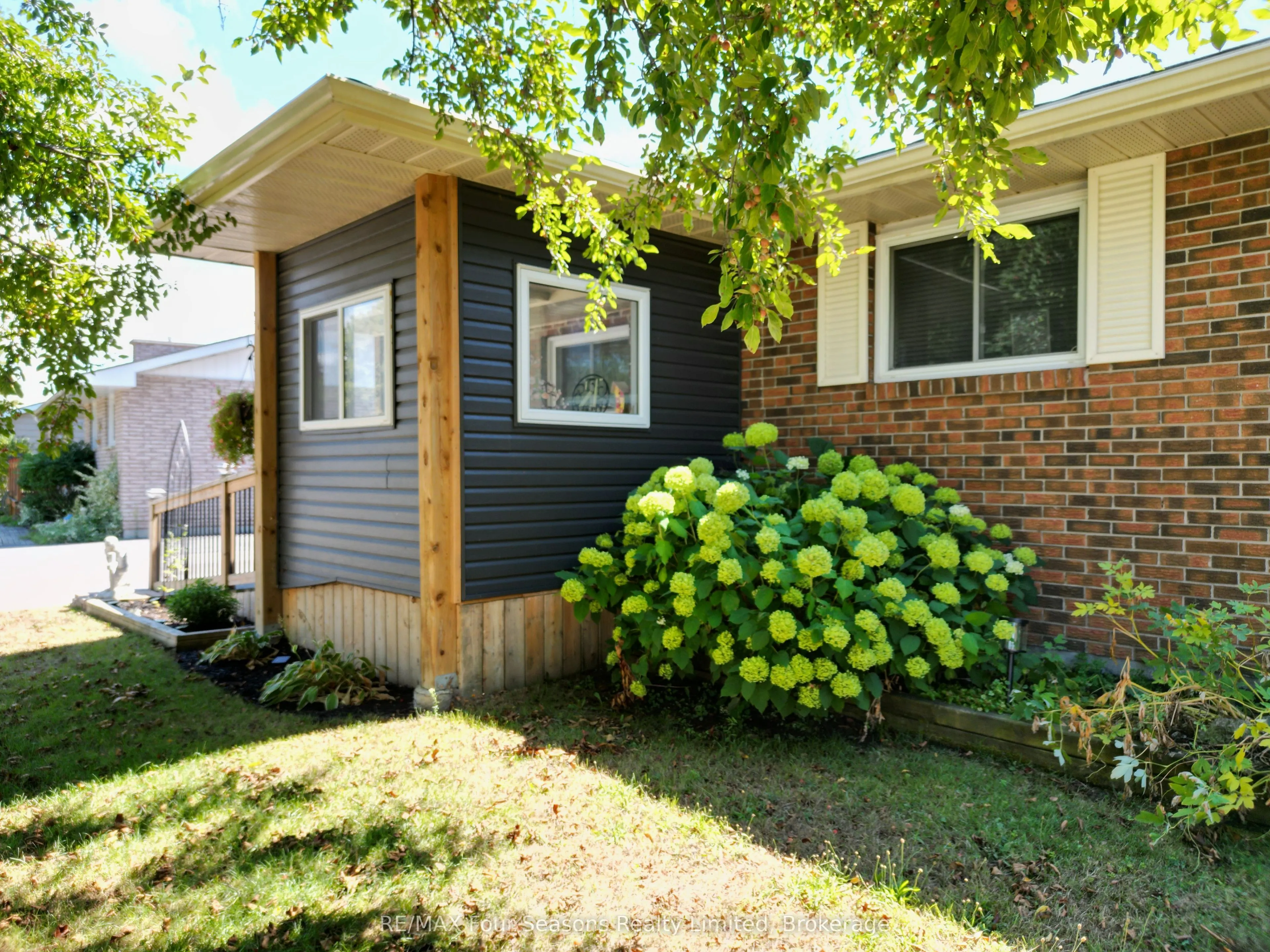 225 CHRISTOPHER Street