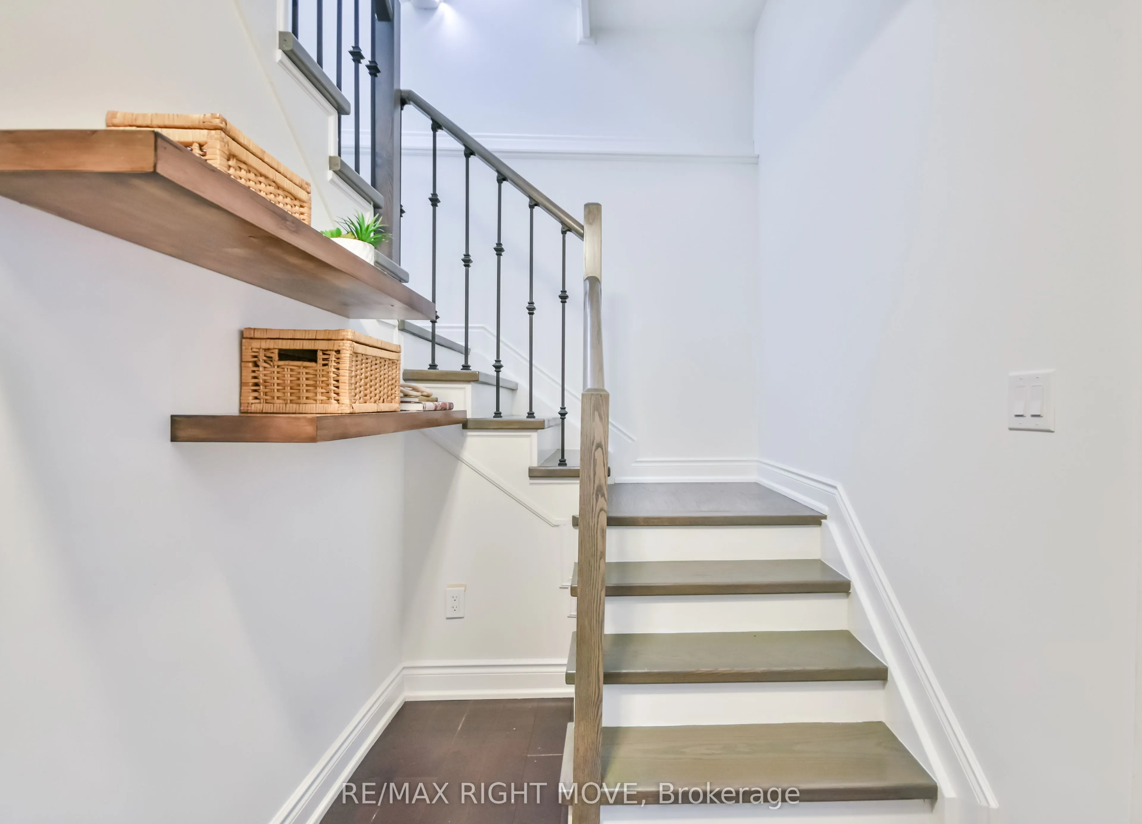 10 INVERMARA Court, #28