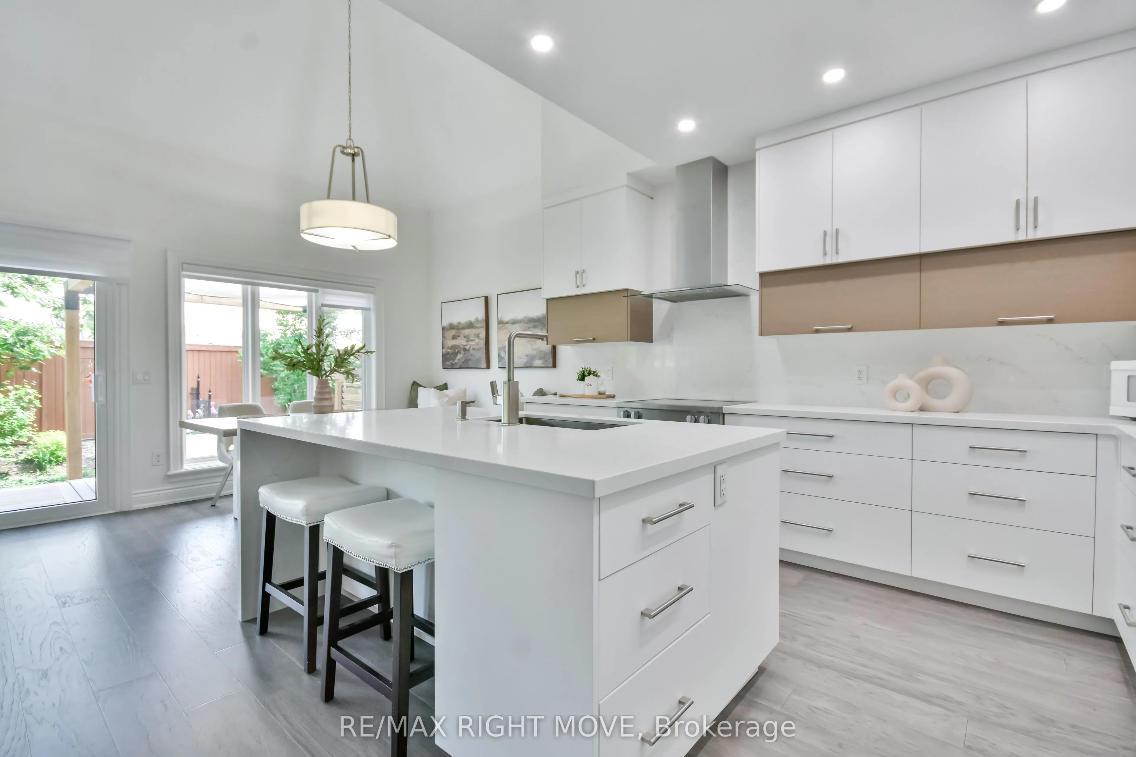 10 INVERMARA Court, #28