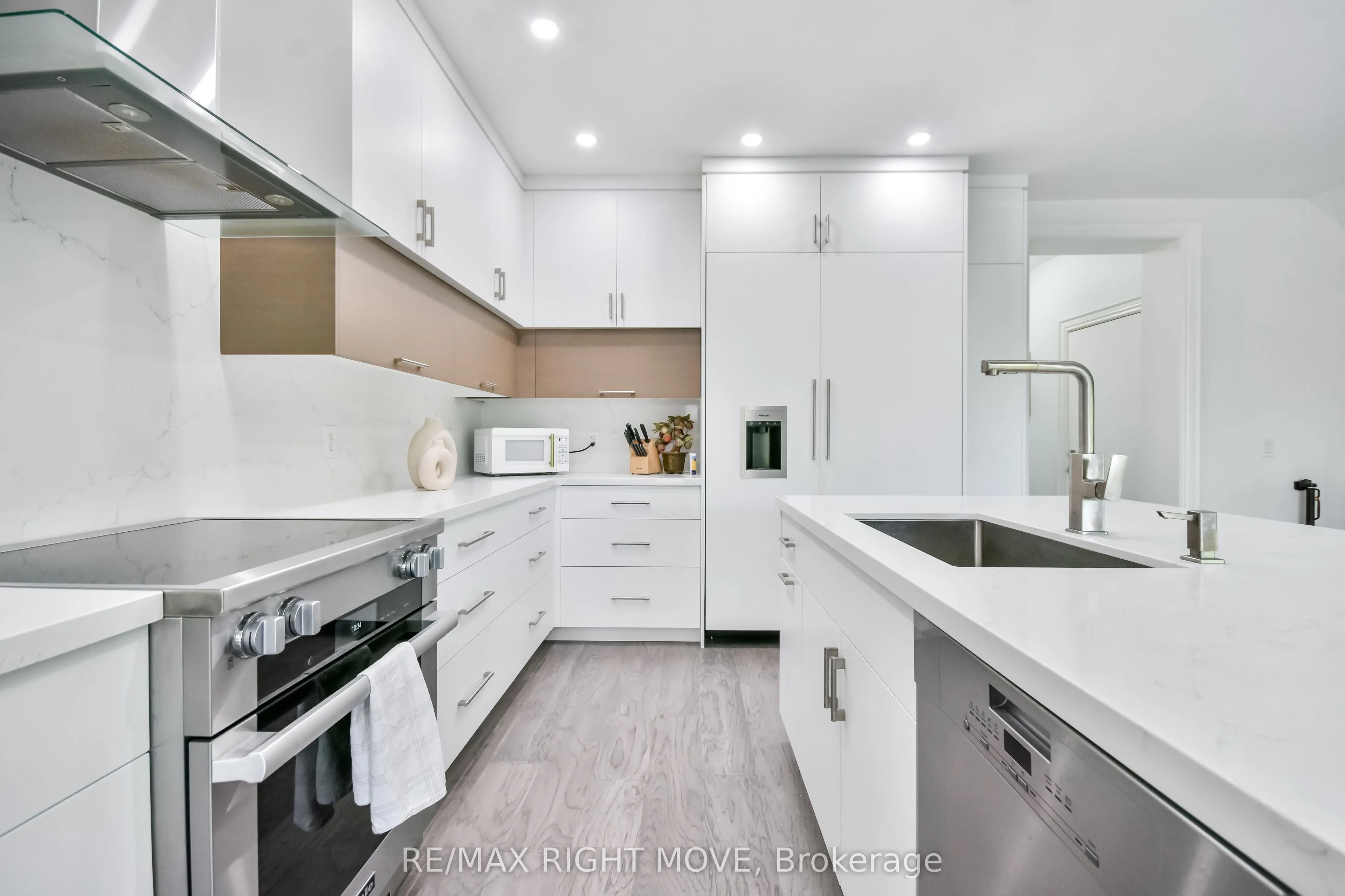 10 INVERMARA Court, #28
