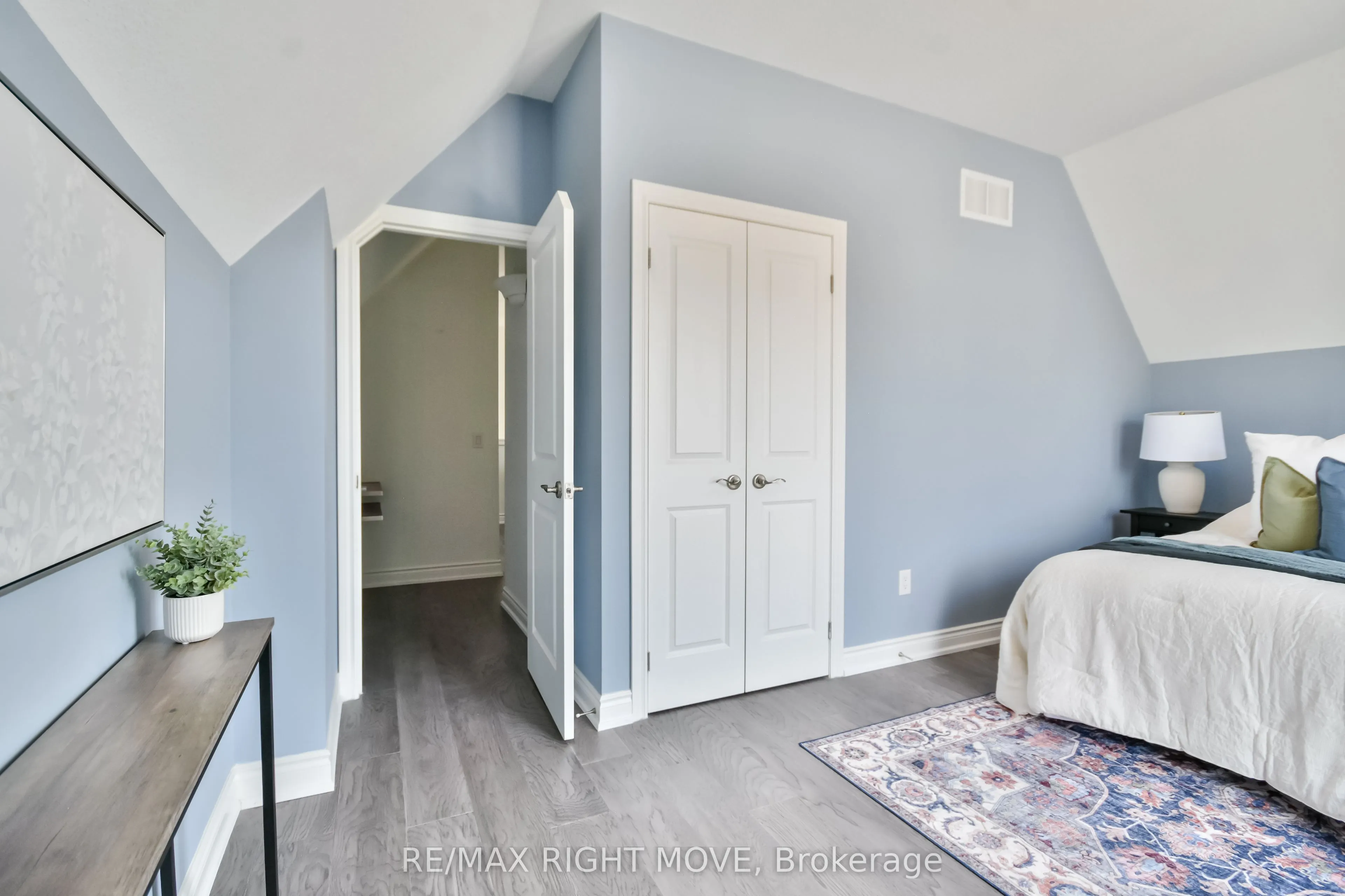 10 INVERMARA Court, #28