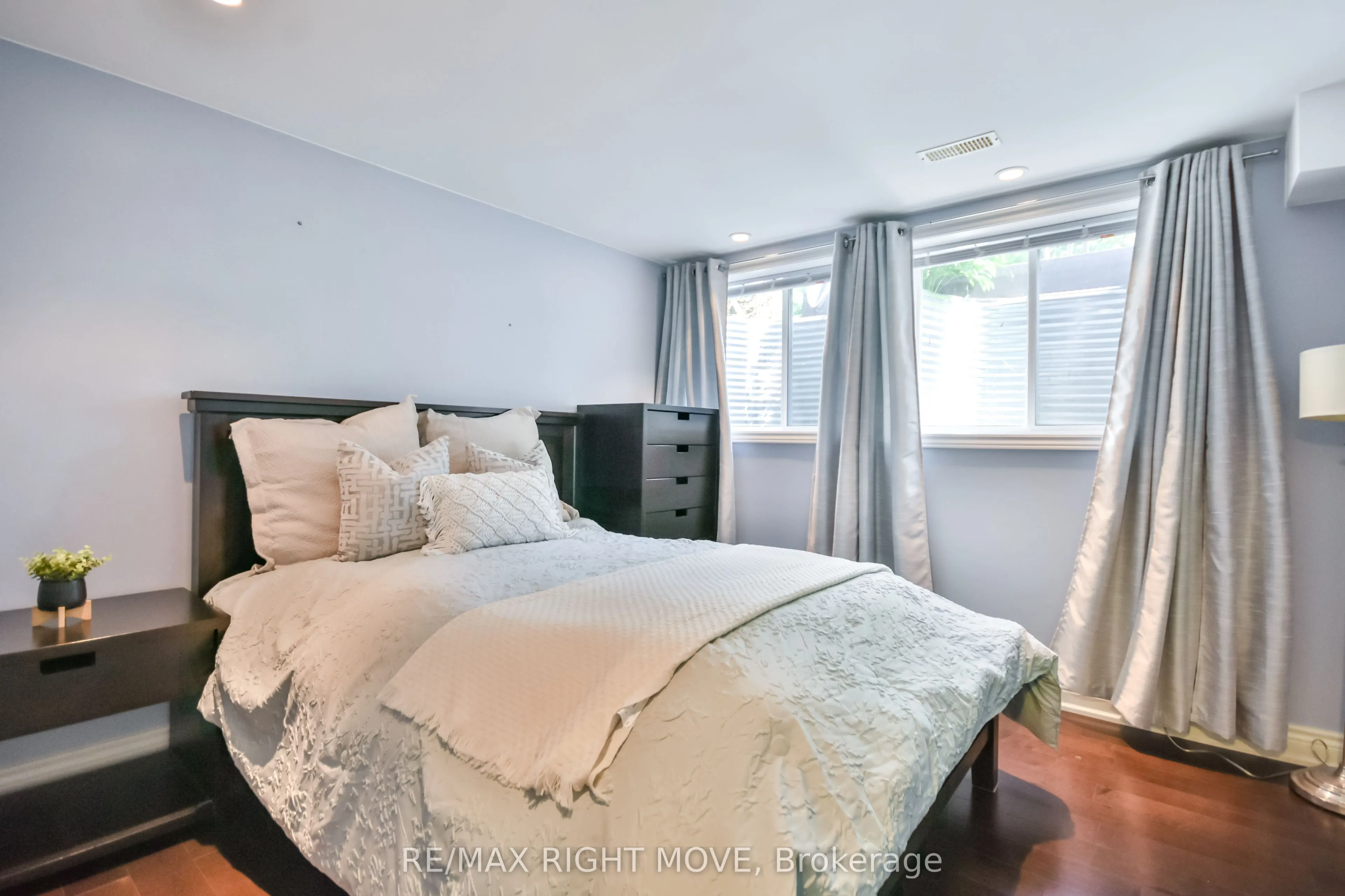 10 INVERMARA Court, #28