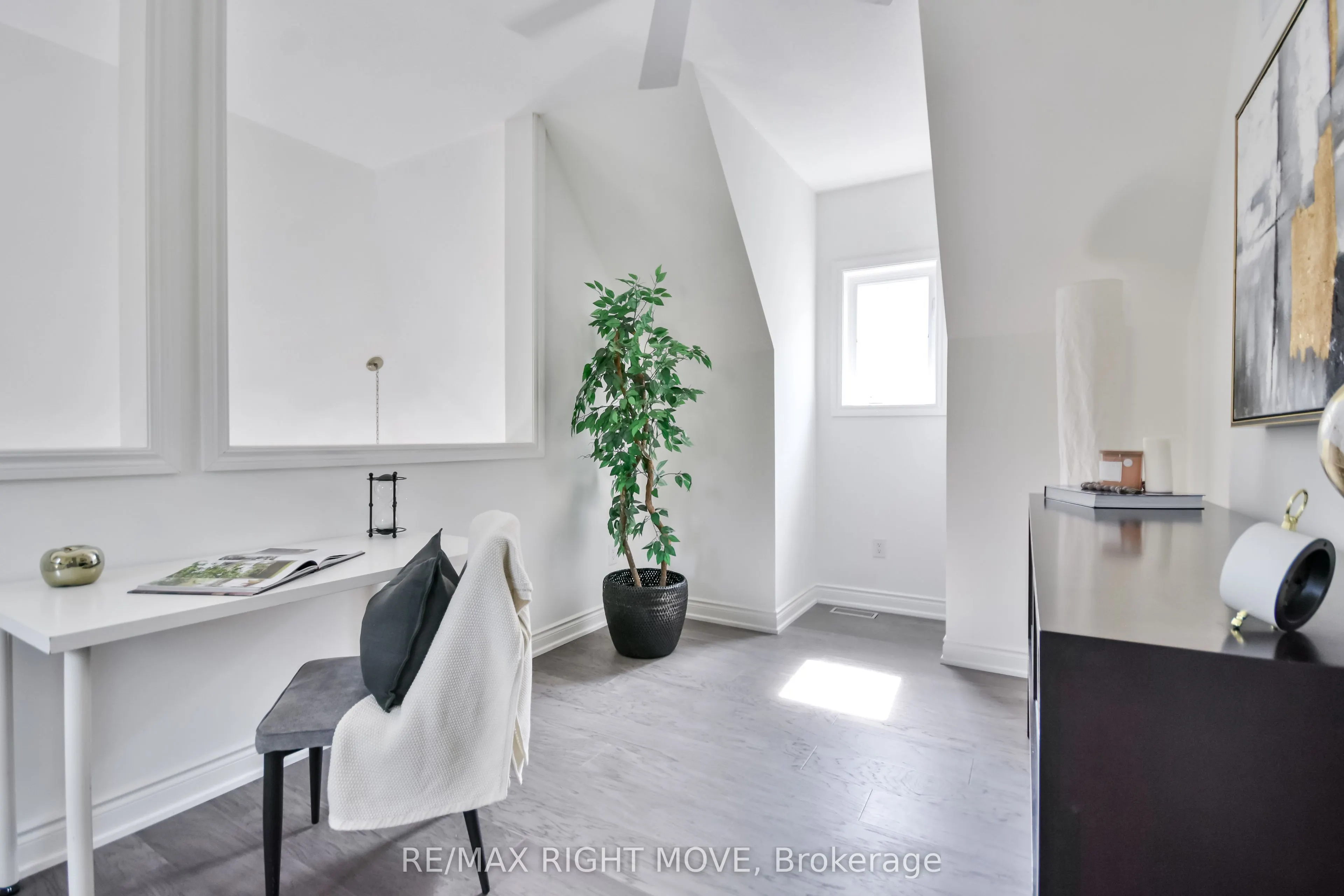 10 INVERMARA Court, #28