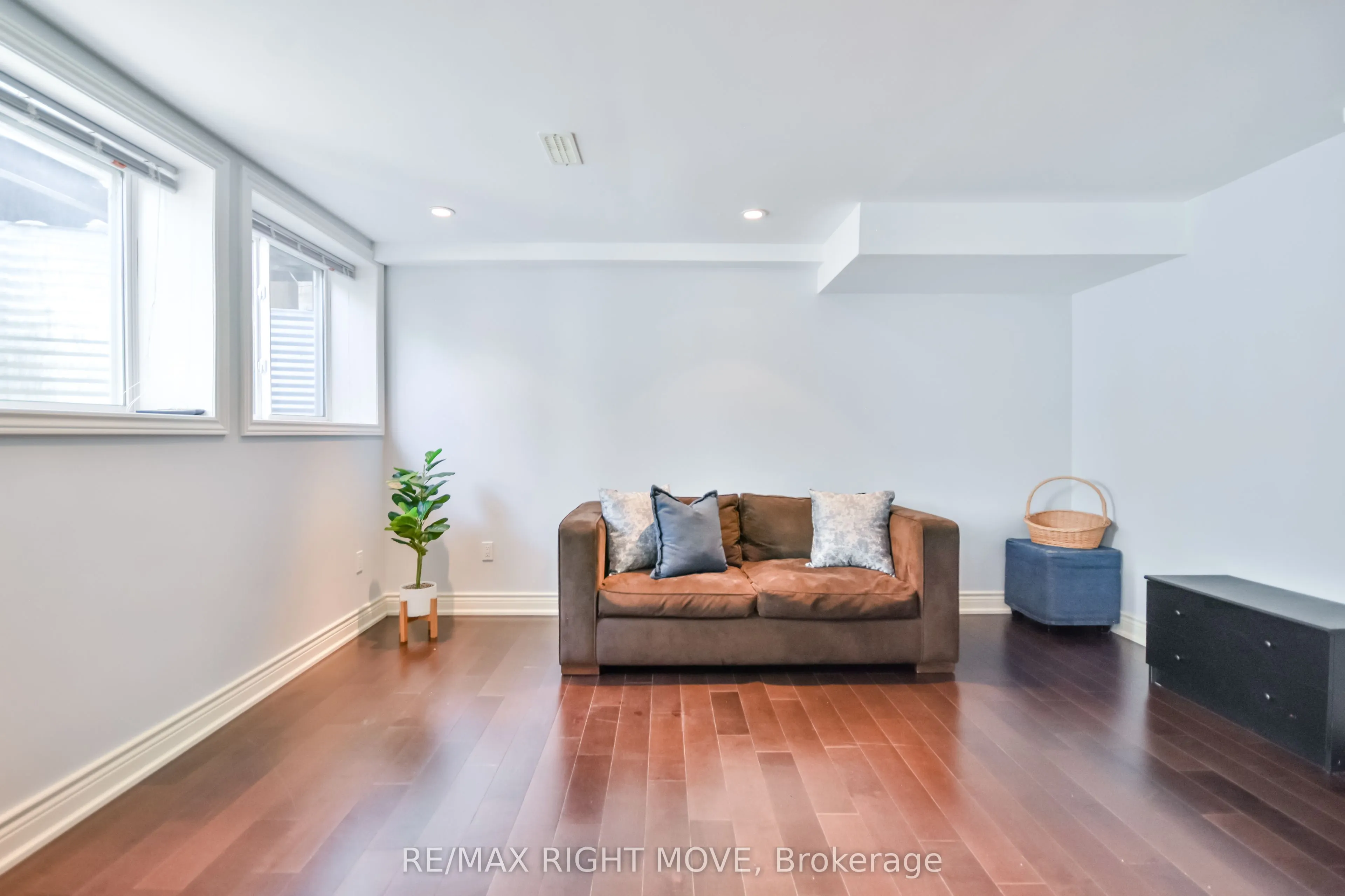 10 INVERMARA Court, #28