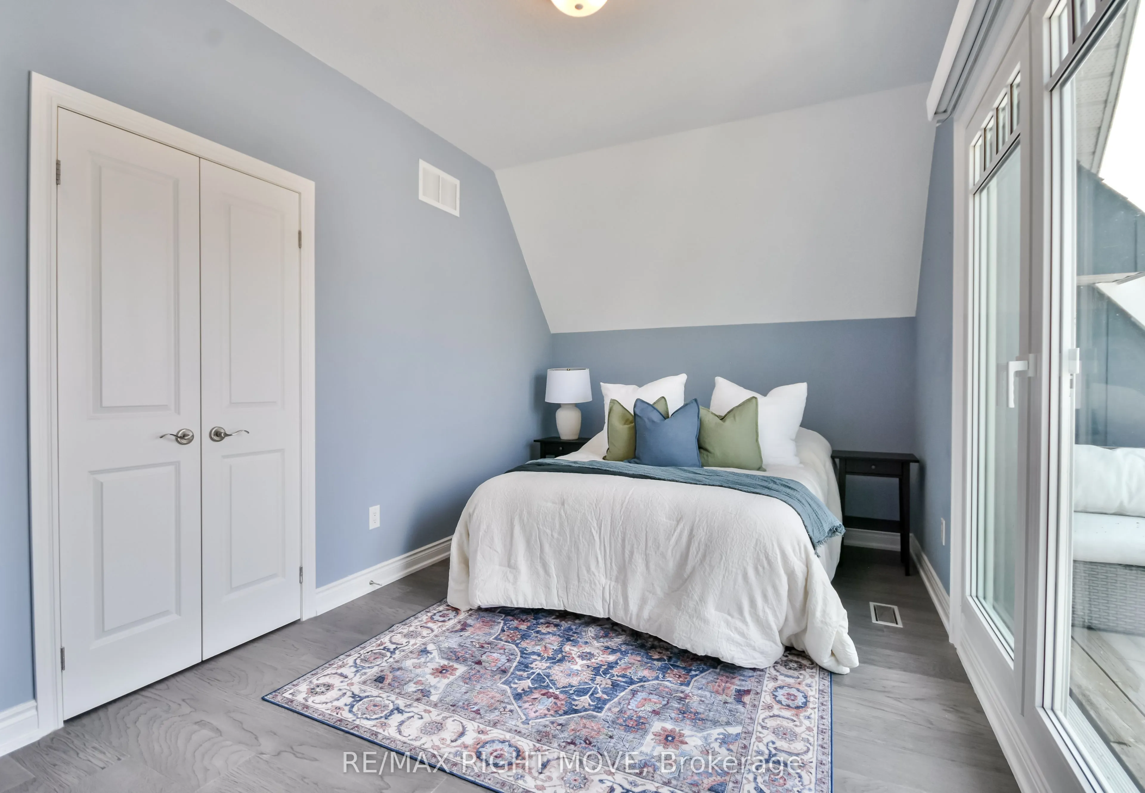 10 INVERMARA Court, #28