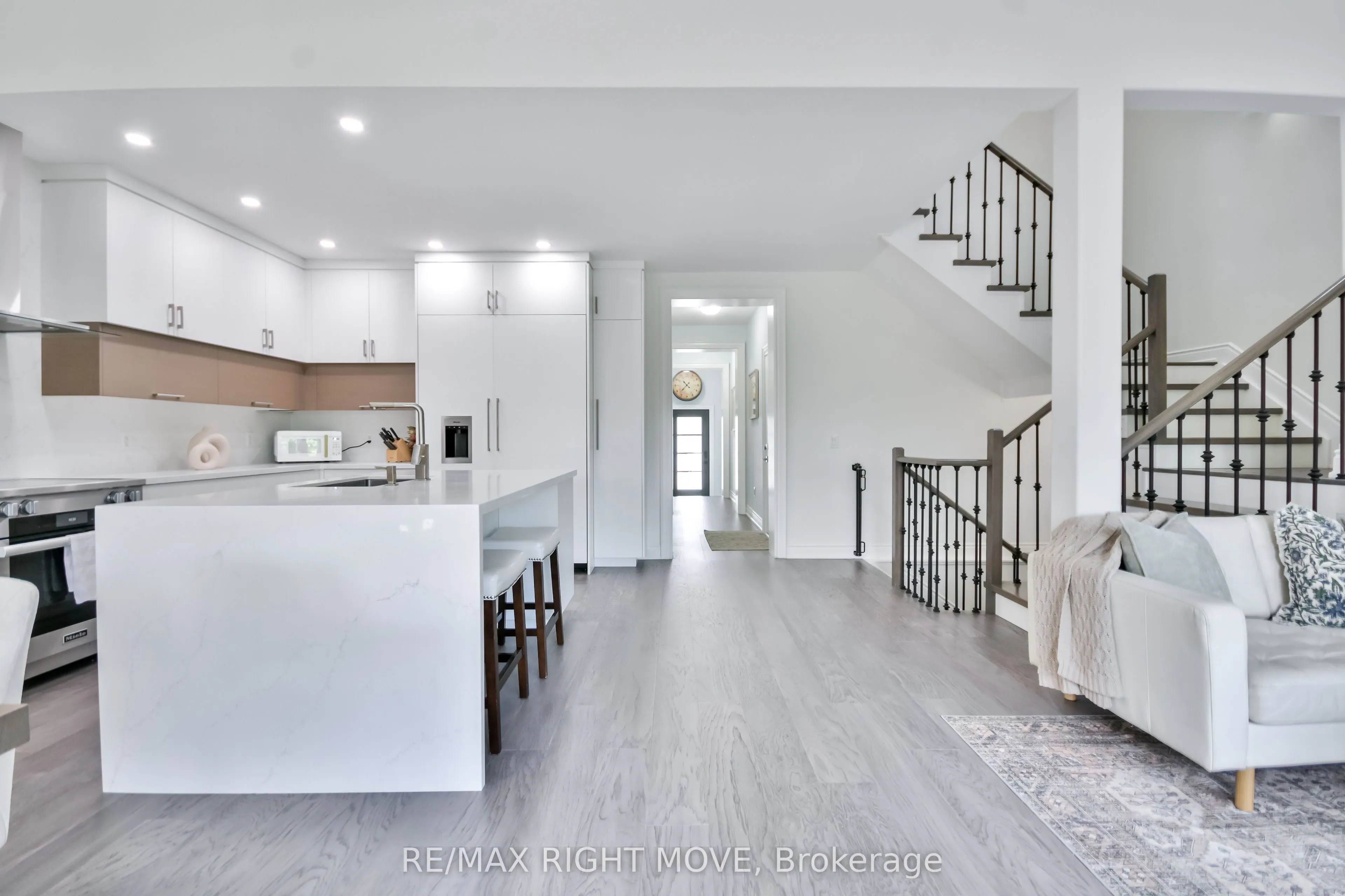 10 INVERMARA Court, #28