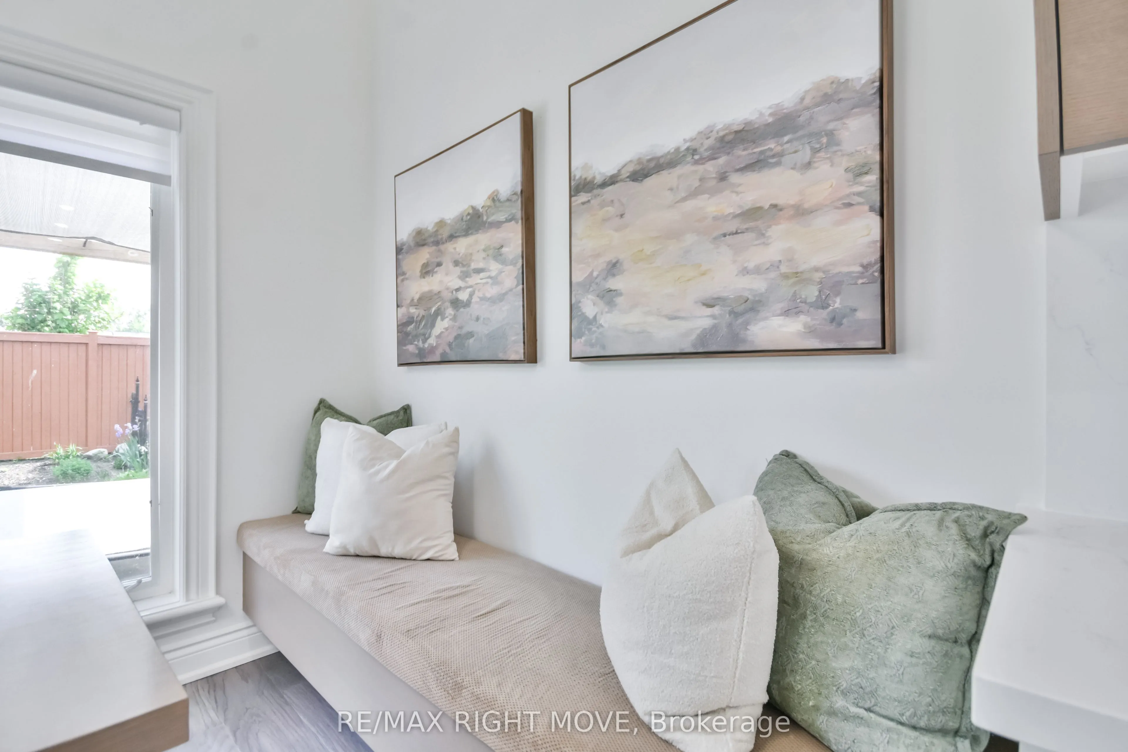 10 INVERMARA Court, #28