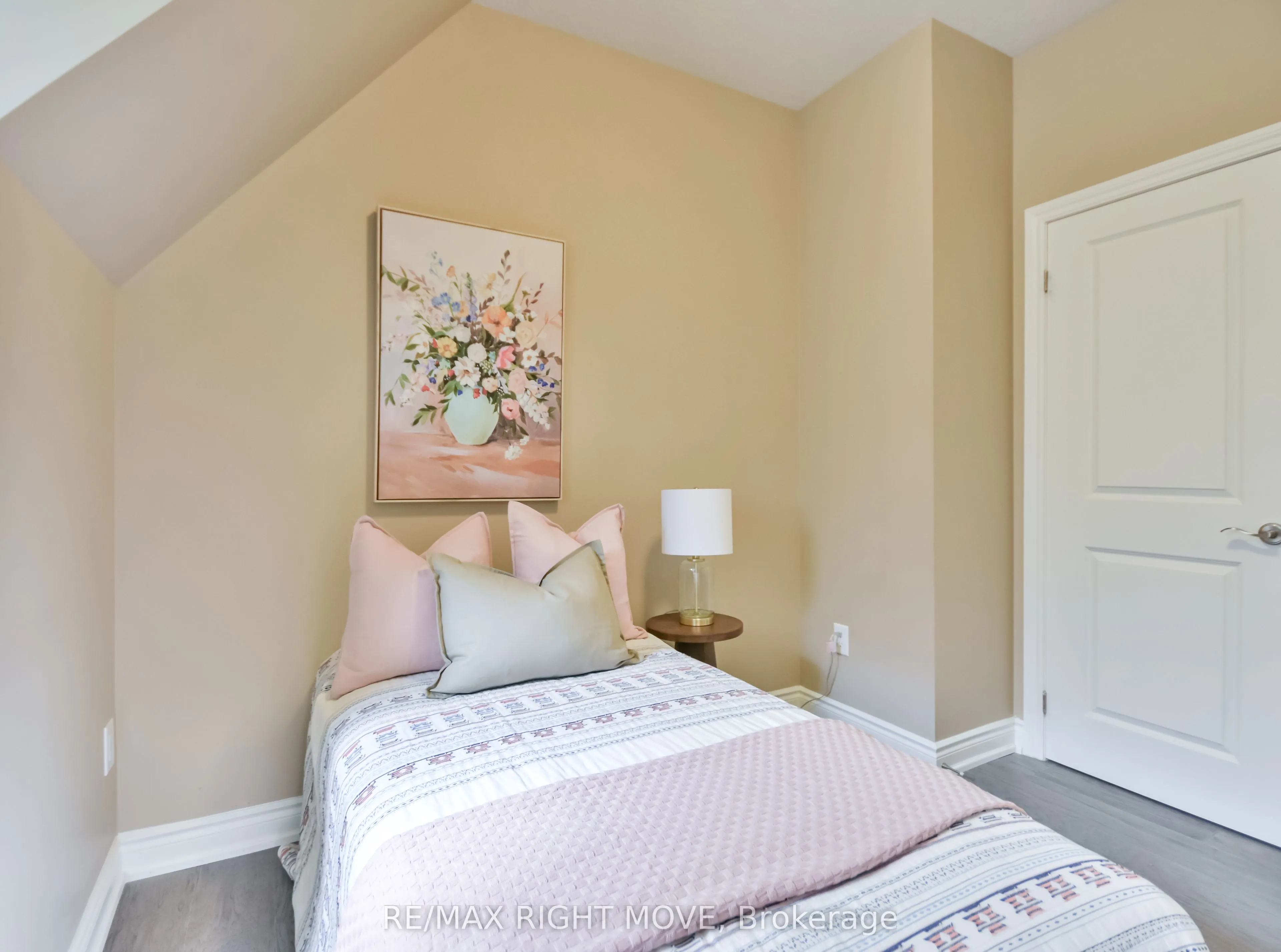 10 INVERMARA Court, #28
