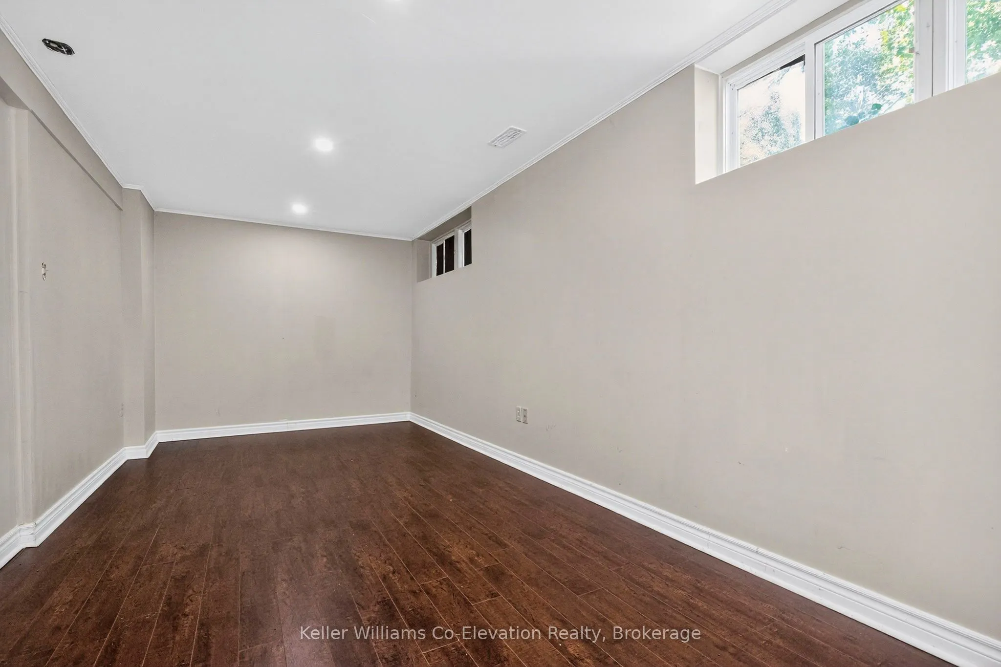 8 Bridle Road