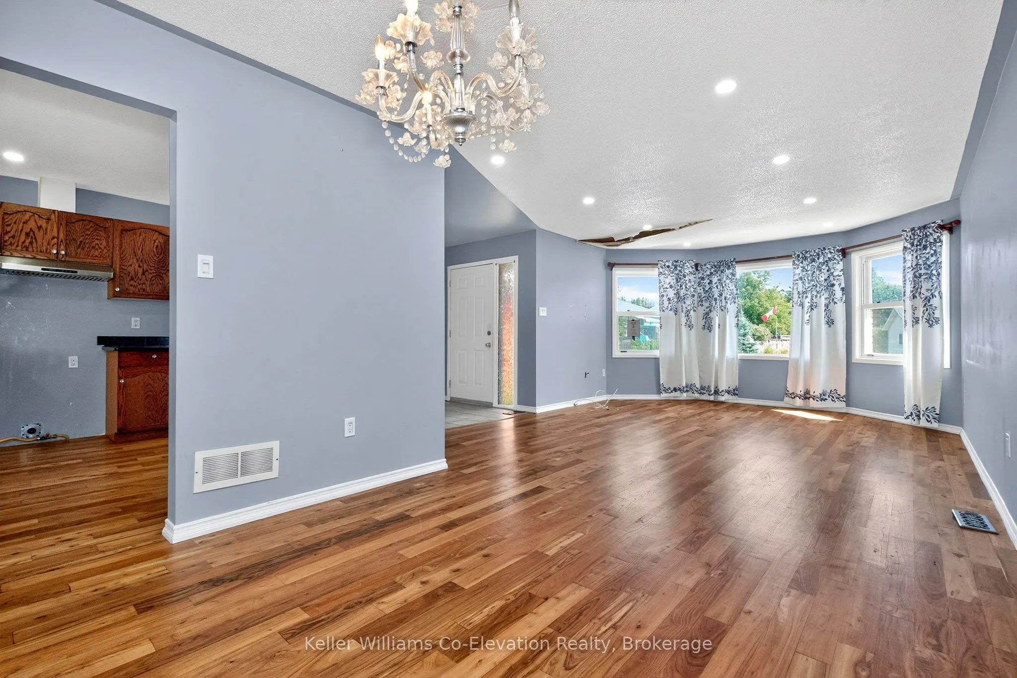 8 Bridle Road